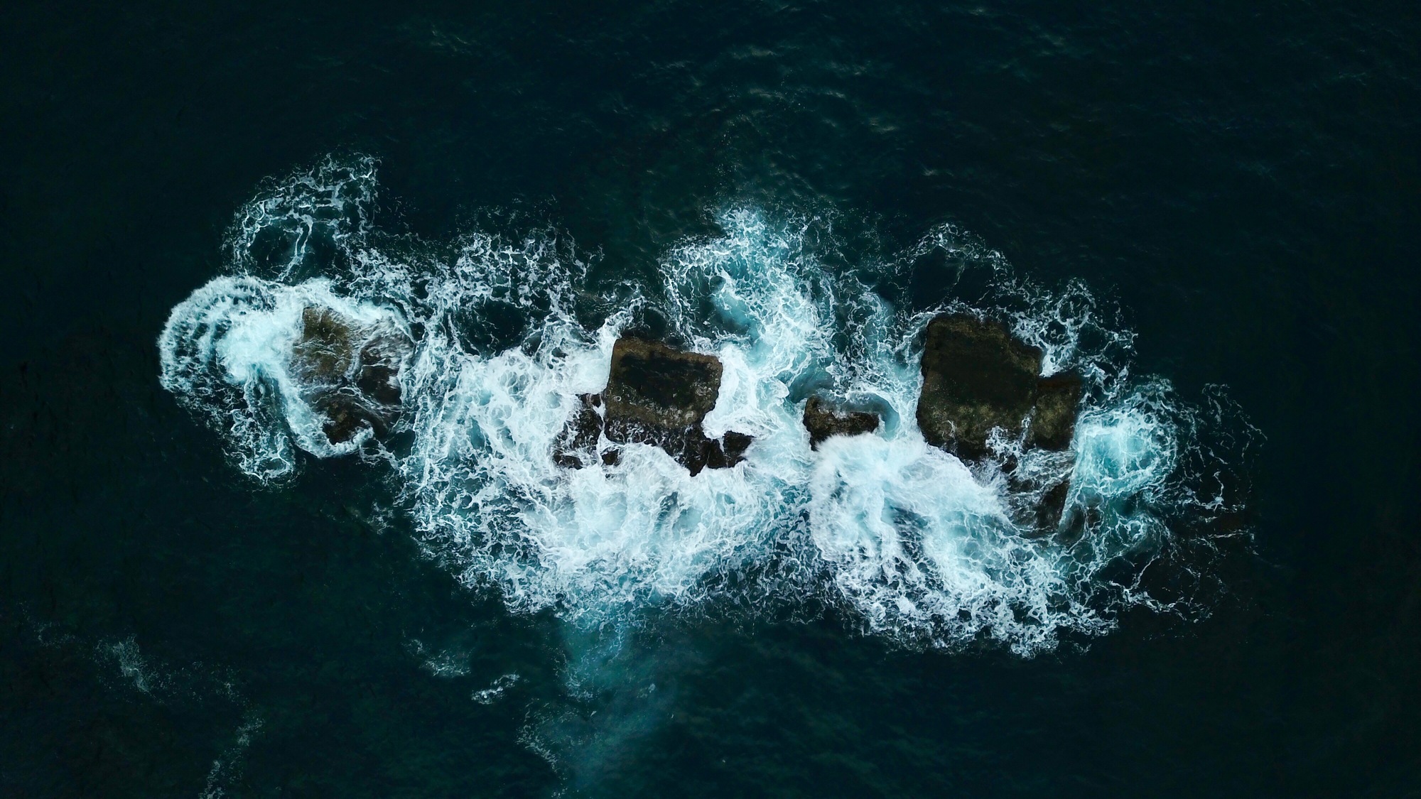Syncing Rocks Paslaptis atskleista: kas iš tikrųjų laiko Bermudus ant vandens?