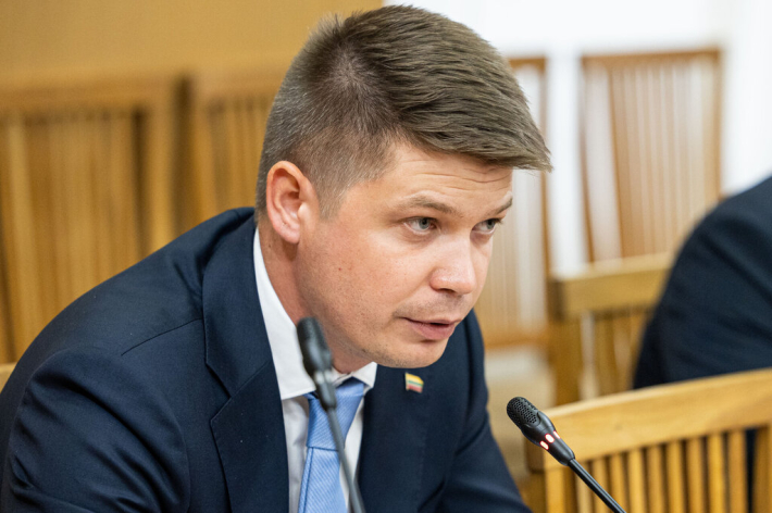 Vidaus reikalų ministras: bus ieškoma būdų sulėtinti Rusijos šešėlinį laivyną