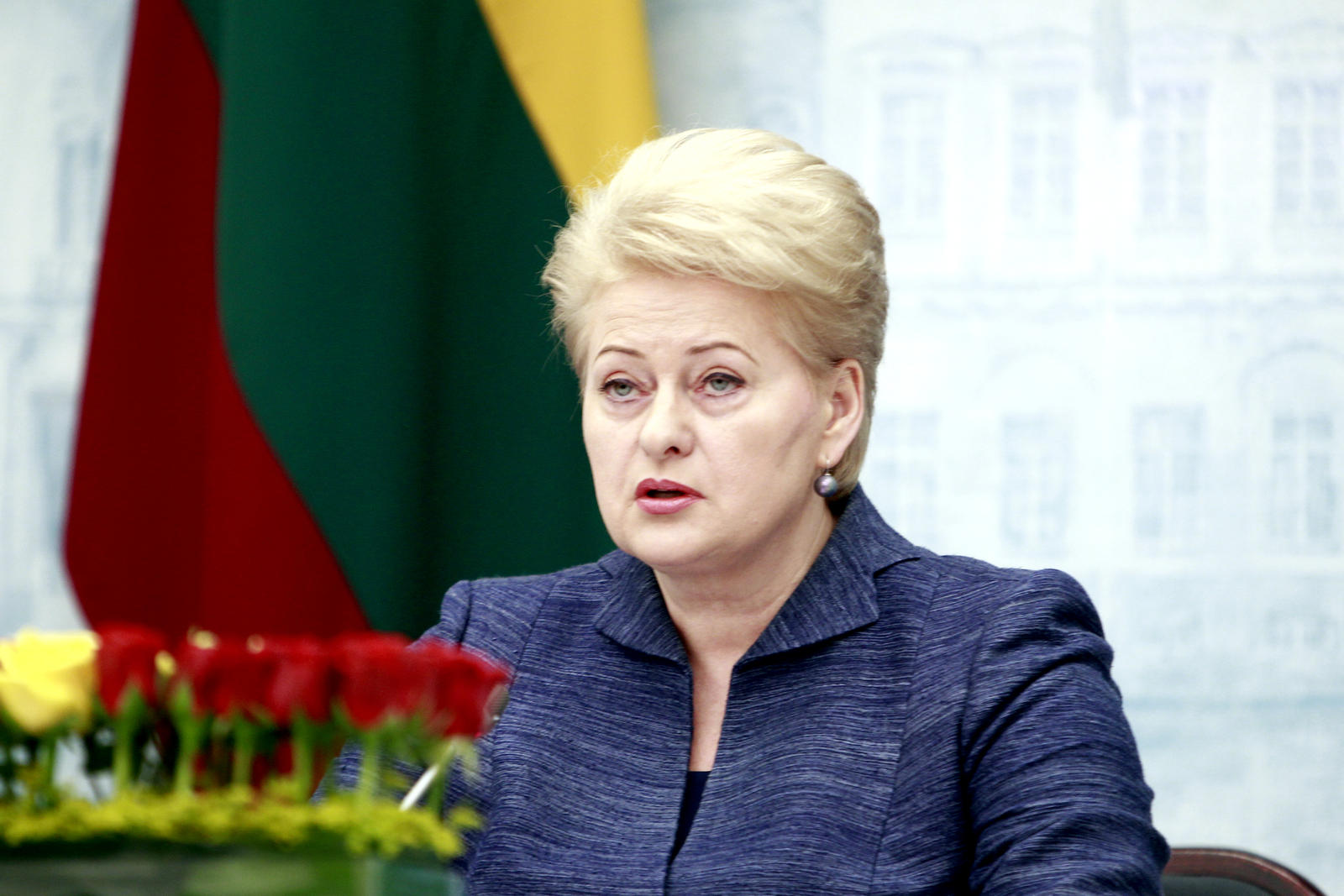 Prezidentė įteikė gėles Nepriklausomybės Akto signatarų artimiesiems