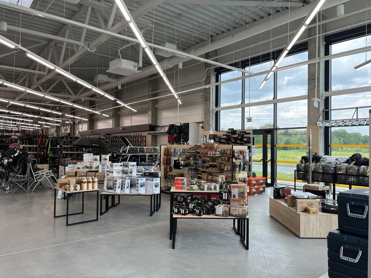  Žūklės, medžioklės ir turizmo prekių parduotuvė „Jahipaun“  Kaune.