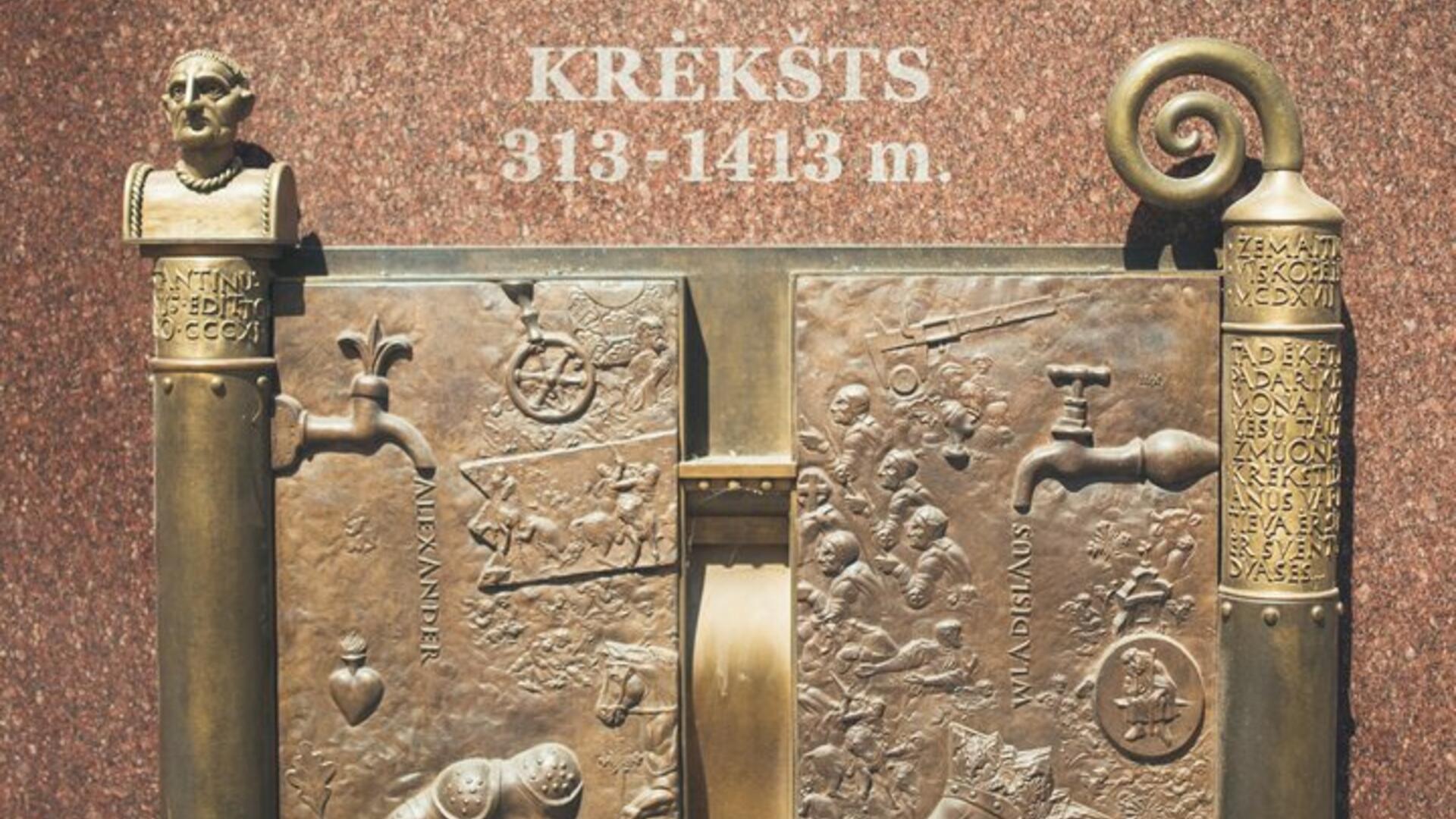 Senamiestis: tai – lyg atversta istorijos knyga. Kiekvienas pastatas, kiekviena gatvelė turi ką papasakoti. Žemaitijos istoriją išskaityti padės Didžioji žemaičių siena.