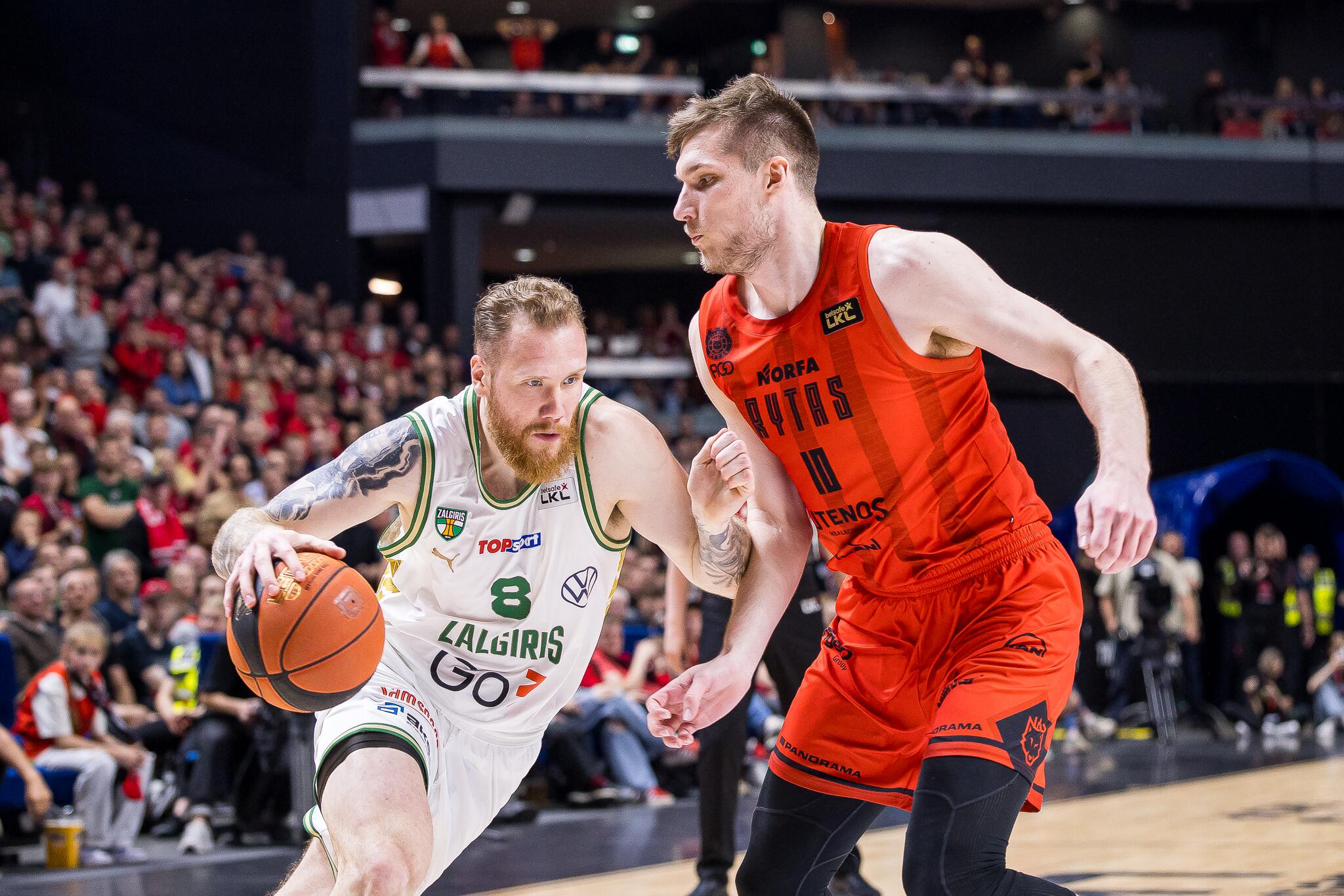 Indėlis: žalgirietis I. Brazdeikis (kairėje) pelnė 26 taškus, starto penkete žaidęs vilnietis Ą. Tubelis – 3.