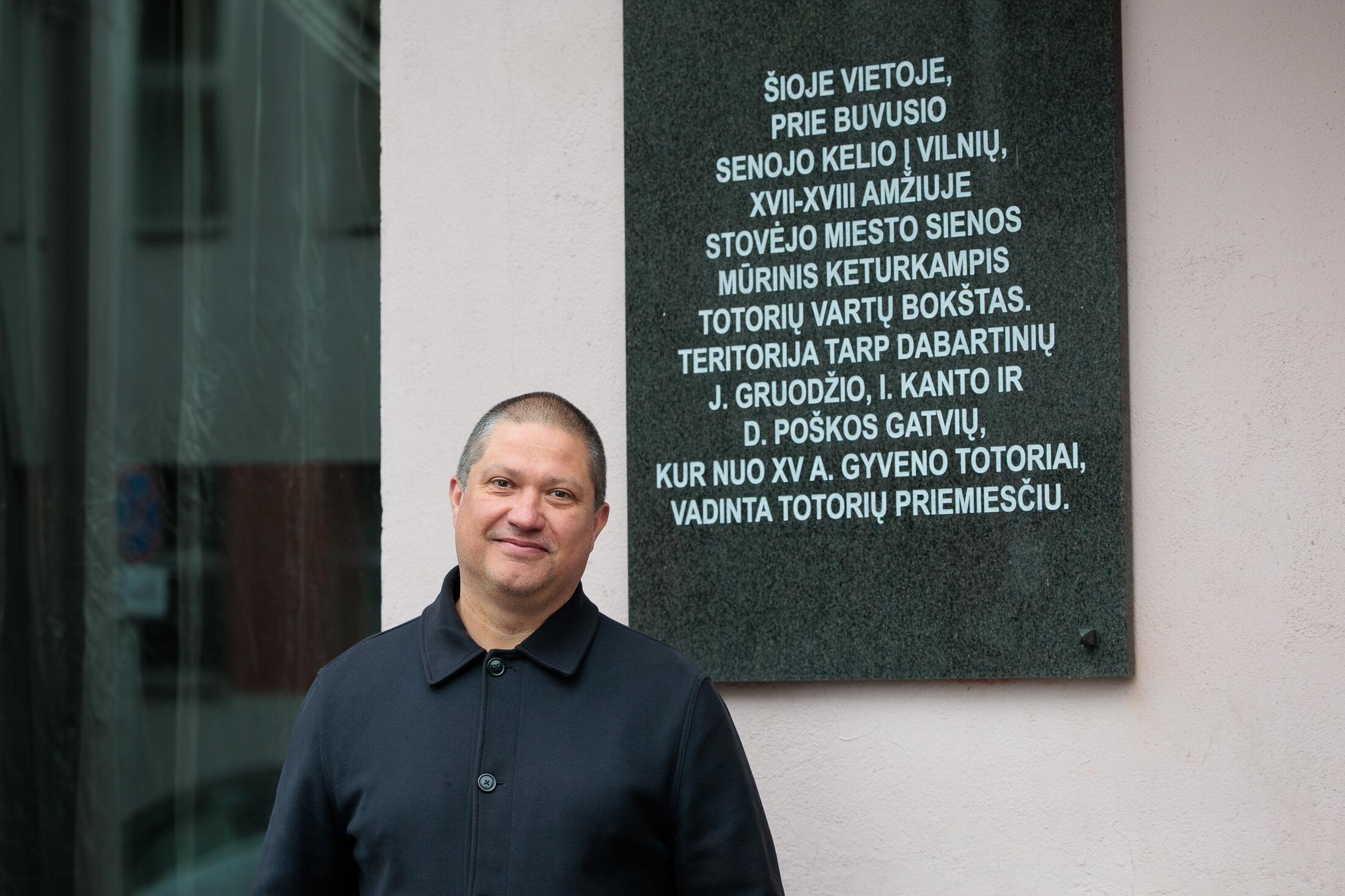 Atviri: kone kasdien pro Totorių vartų vietą einantys kauniečiai, anot R. Žuko, prisipažįsta lentelę matantys pirmą kartą.