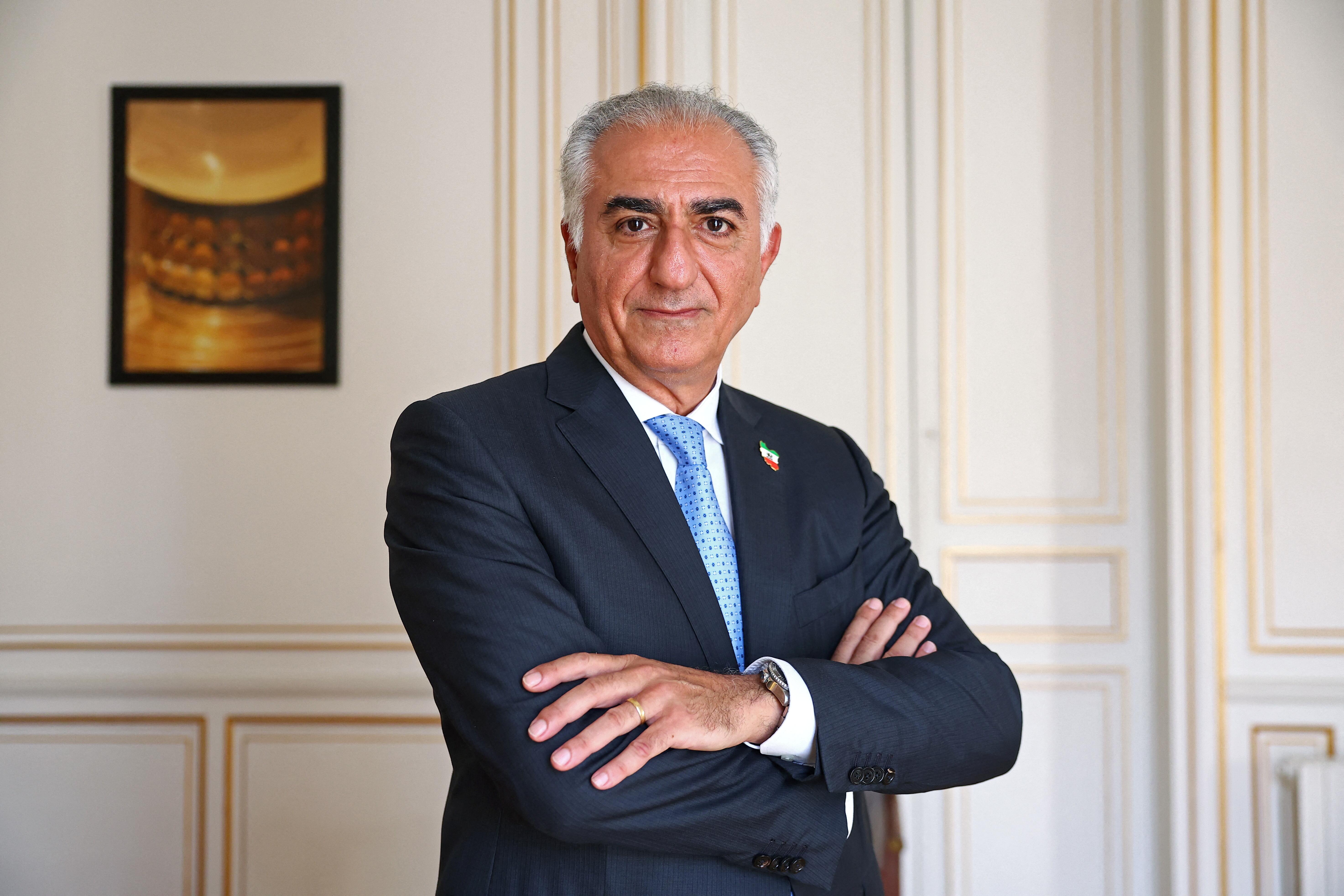 Įpėdinis: nuverstojo Irano šacho sūnus Reza Pahlavi šį mėnesį daug reiškėsi viešumoje ir garsiai ragino Irano žmones priešintis valdančiajam teokratiniam režimui, tačiau kol kas dar sunku pasakyti, ar tai nėra vien šauksmas tyruose.