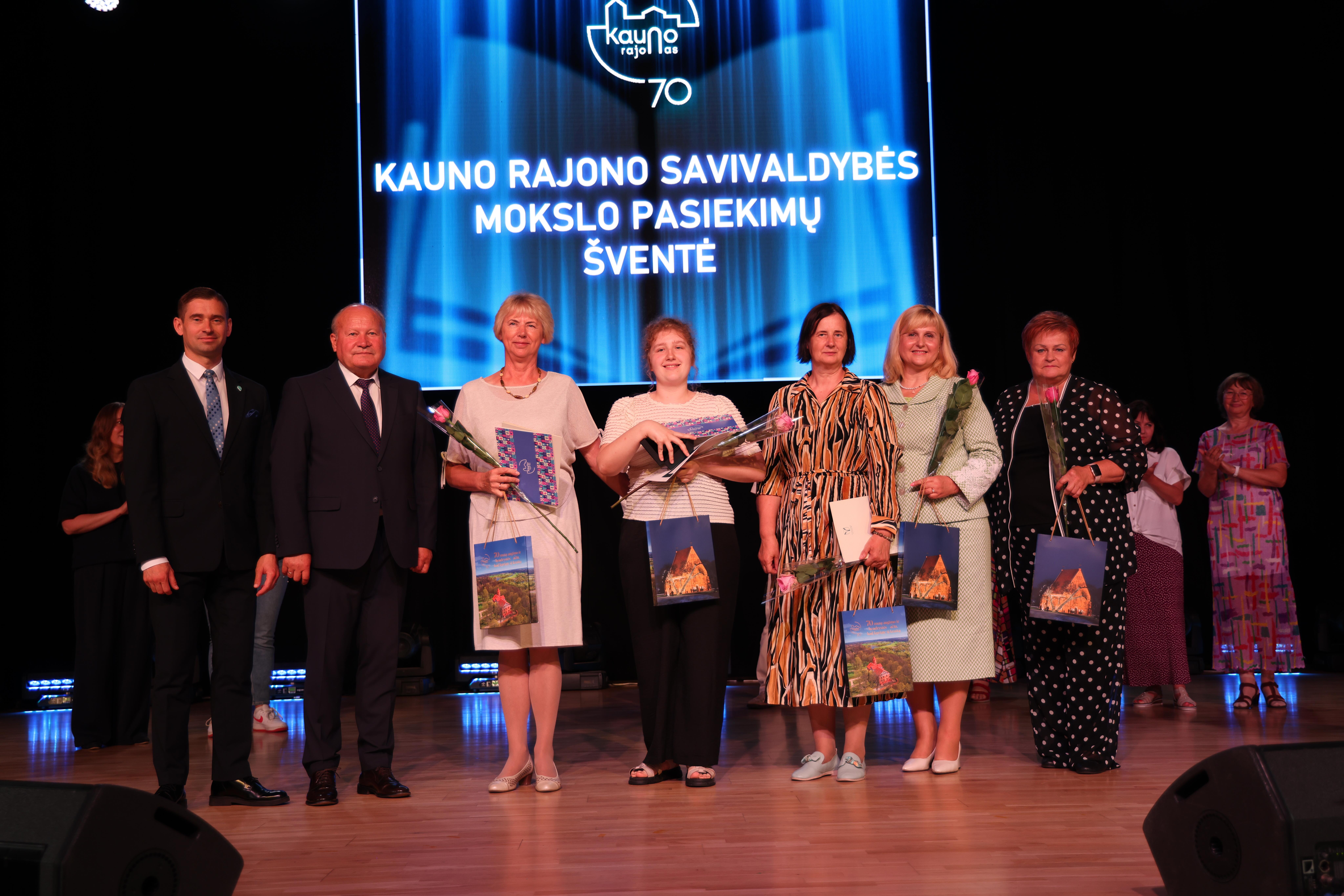 Įvertinimas: Ugnė Dabravolskaitė iš VDU Ugnės Karvelis gimnazijos 100 balų gavo iš lietuvių kalbos ir literatūros, istorijos ir chemijos valstybinių brandos egzaminų.