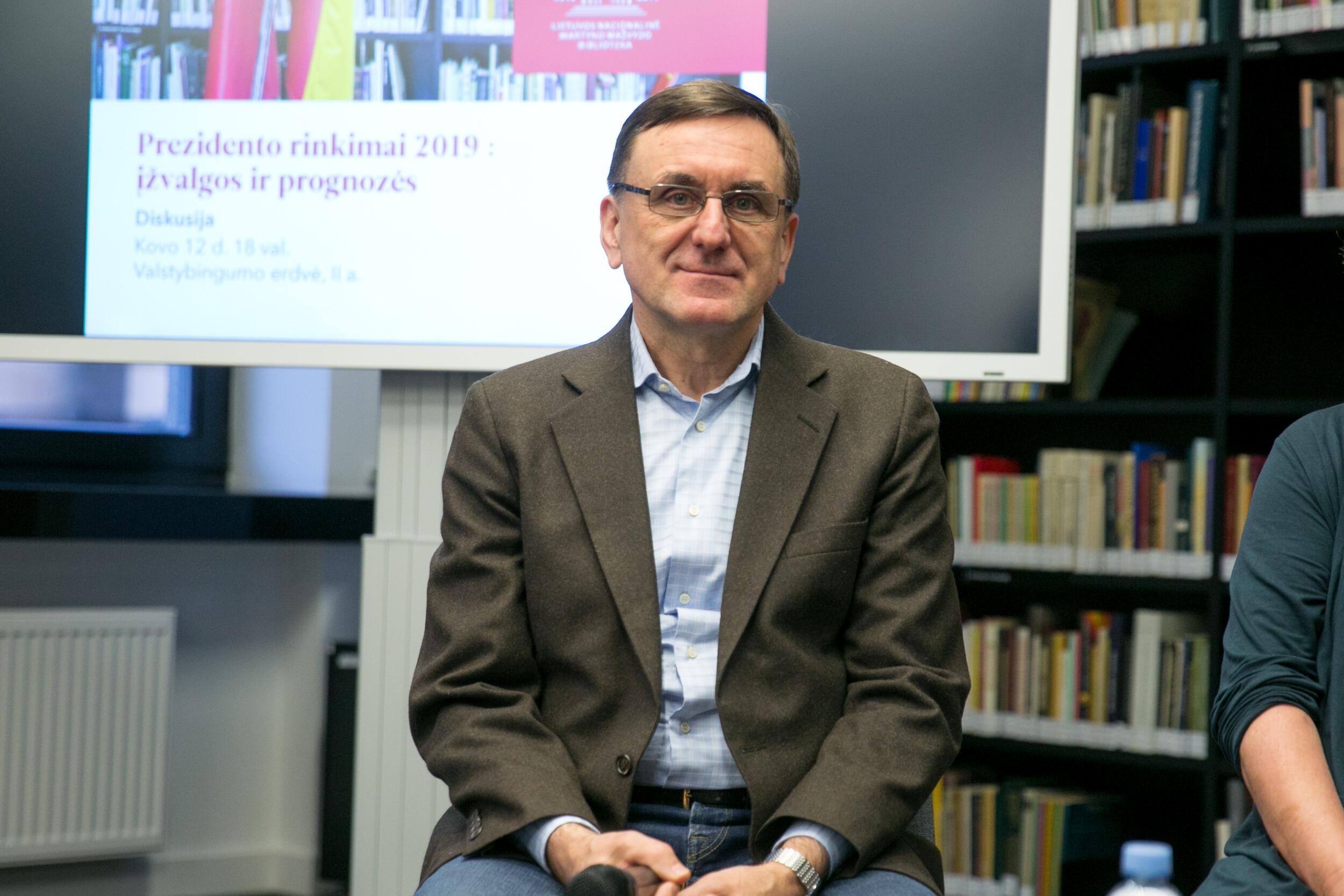Trūkumas: L. Bielinio nuomone, eilinis žmogus taip ir nesuprato mokesčių reformos esmės ir padarinių, nes apie tai nebuvo aiškiai komunikuota. Todėl atsiranda mitų, auga baimės ir tai didina įtampą visuomenėje.