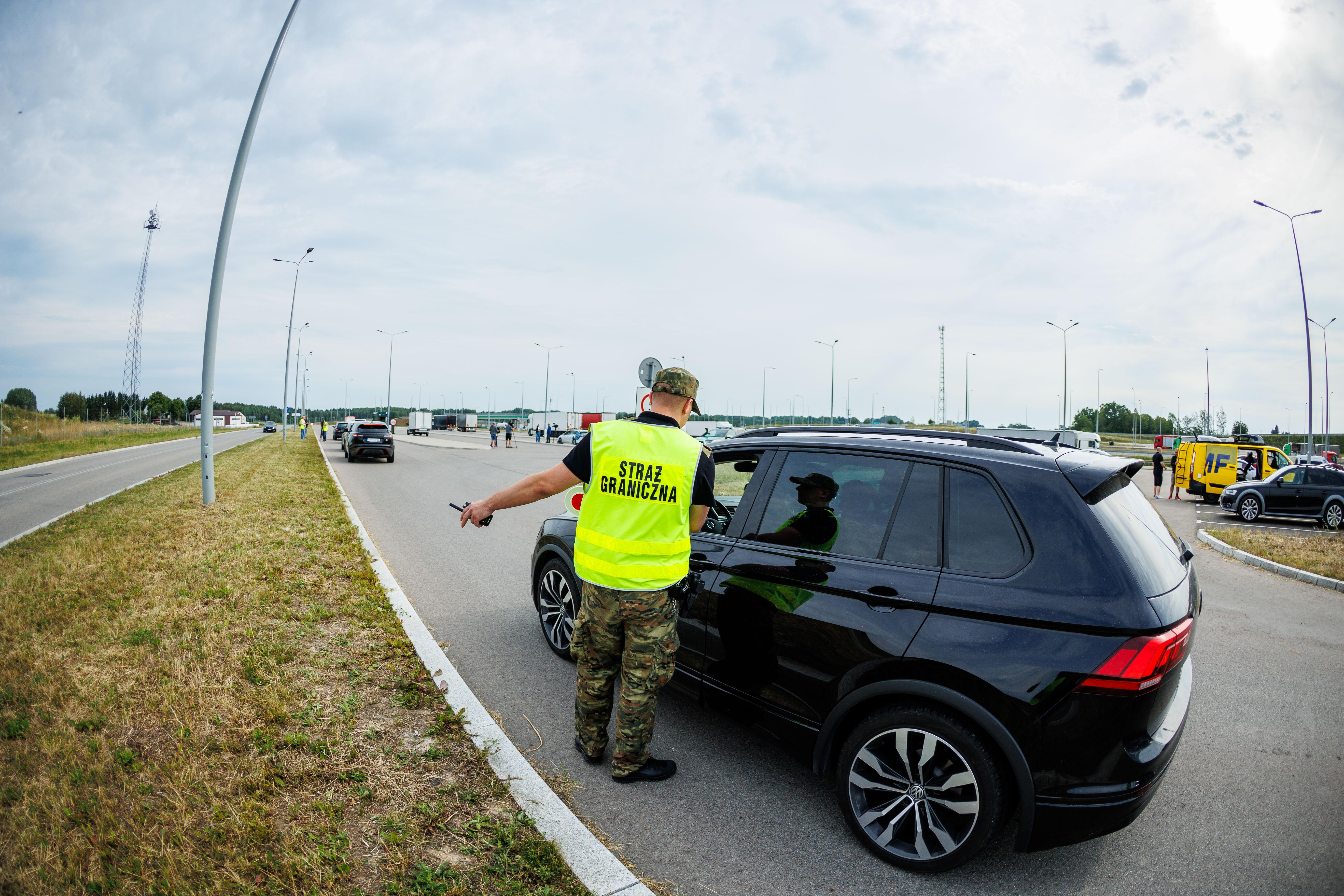 Automobilių patikra prie Lenkijos sienos