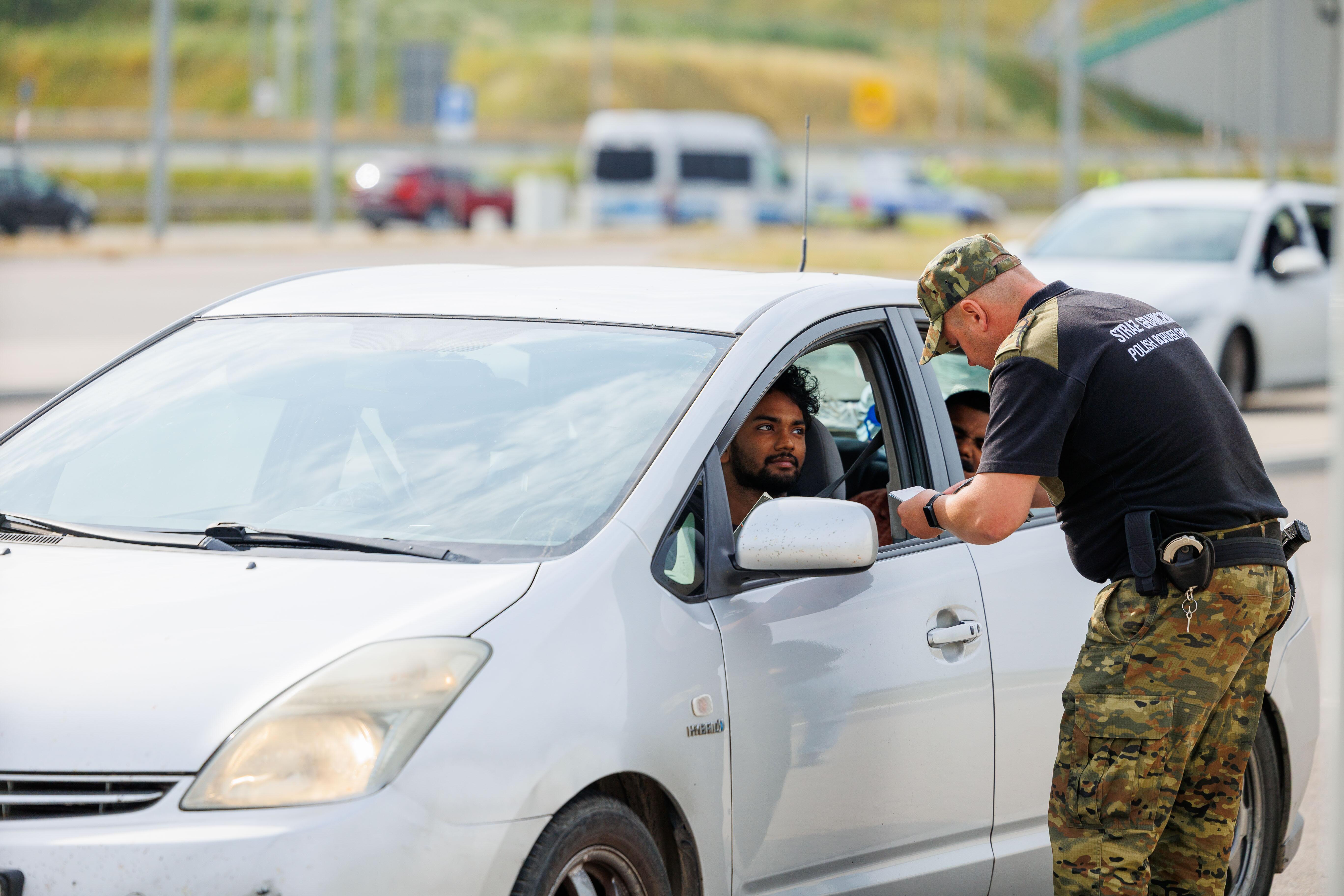 Automobilių patikra prie Lenkijos sienos