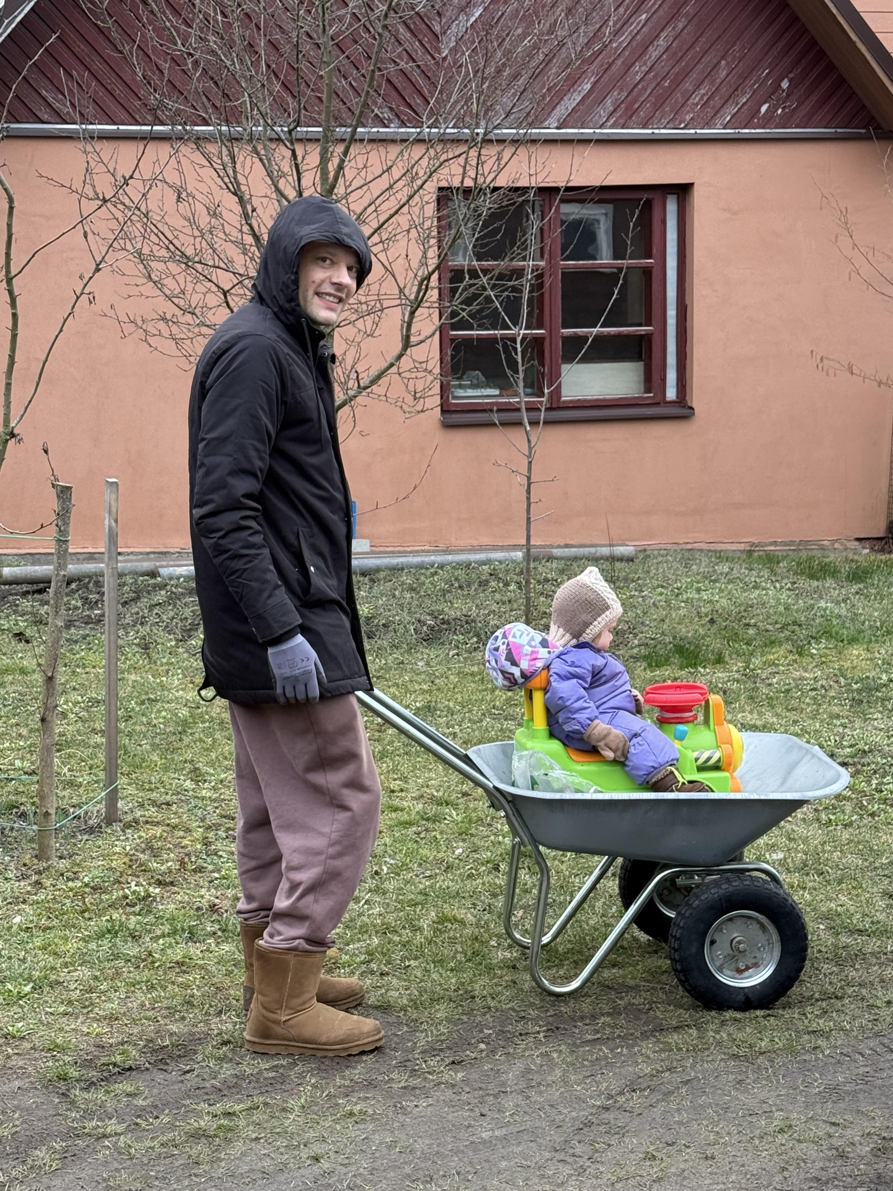 Smagu: „Kai tampi tėvu, gali valandų valandas žaisti su vaiku, nė kiek nepavargdamas“, – tikina populiarus atlikėjas. 
