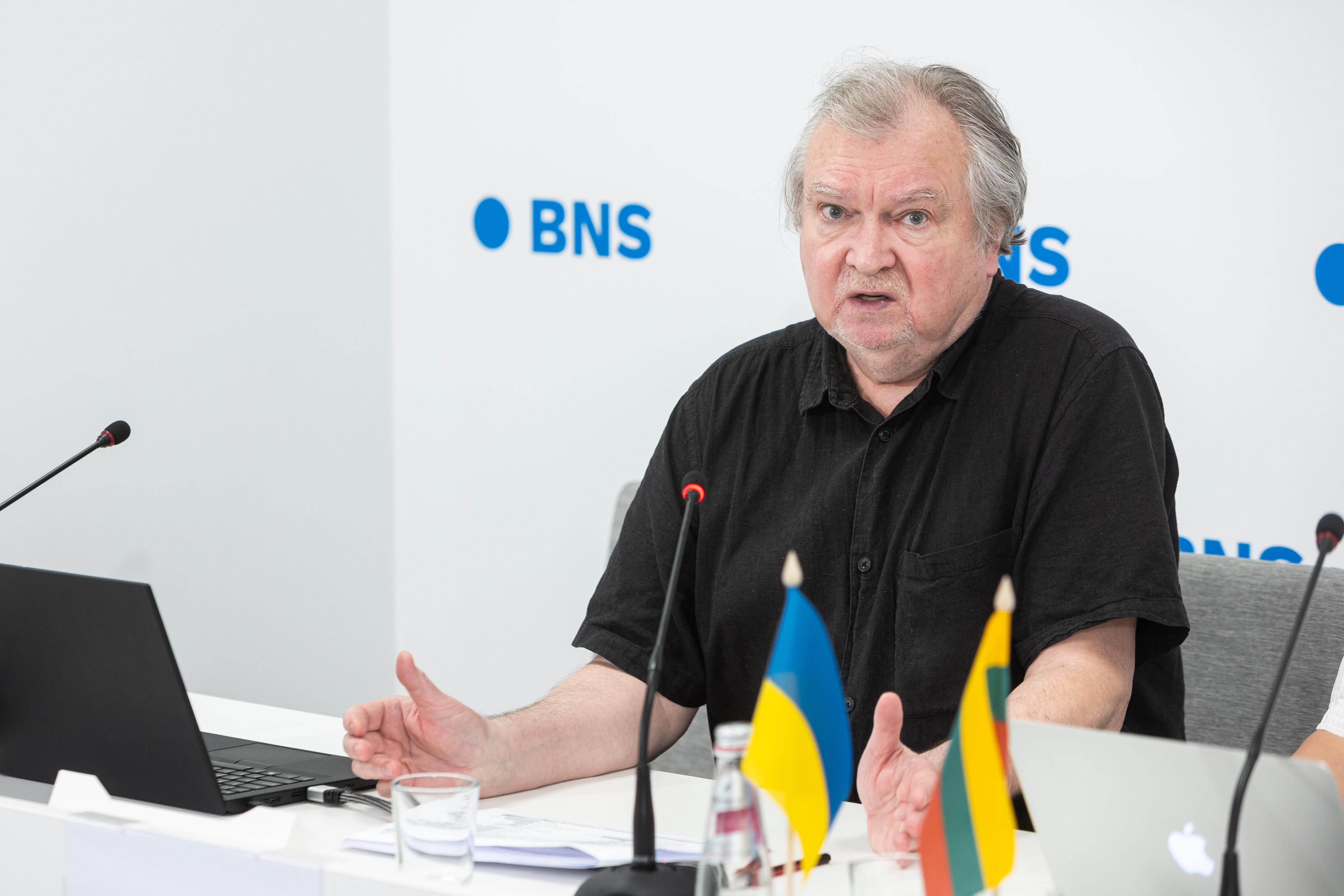 Įdirbis: V. Gaidys atkreipia dėmesį, kad, jei partijos prekės ženklas tvirtas, turintis istoriją, kaip kad socialdemokratų, ne taip paprasta ją dėl vadovo skandalo sunaikinti.