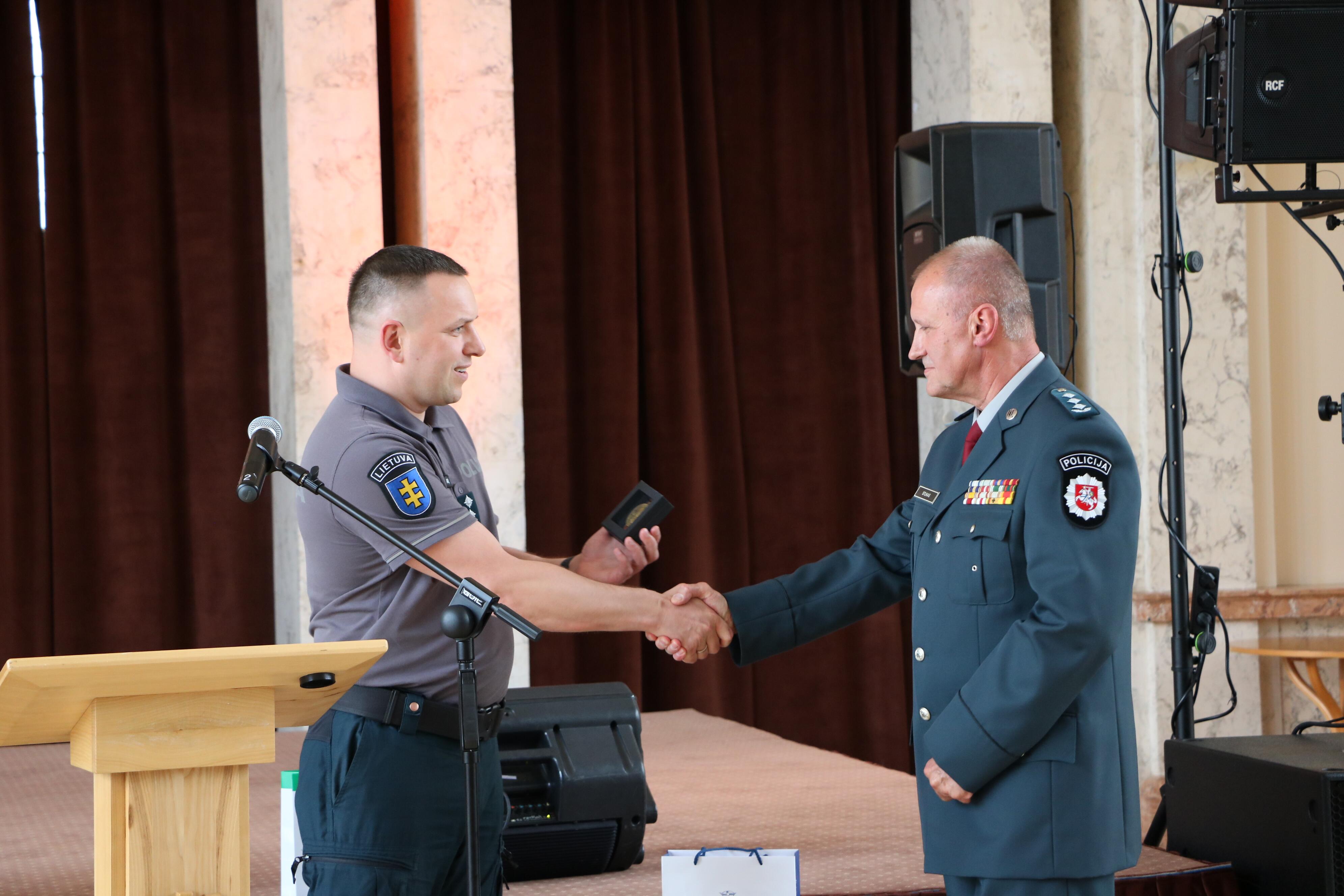 Profesionalas: susirinkę Karininkų ramovėje akcentavo R. Stuko išskirtinius gebėjimus įvairiose gyvenimo situacijose.