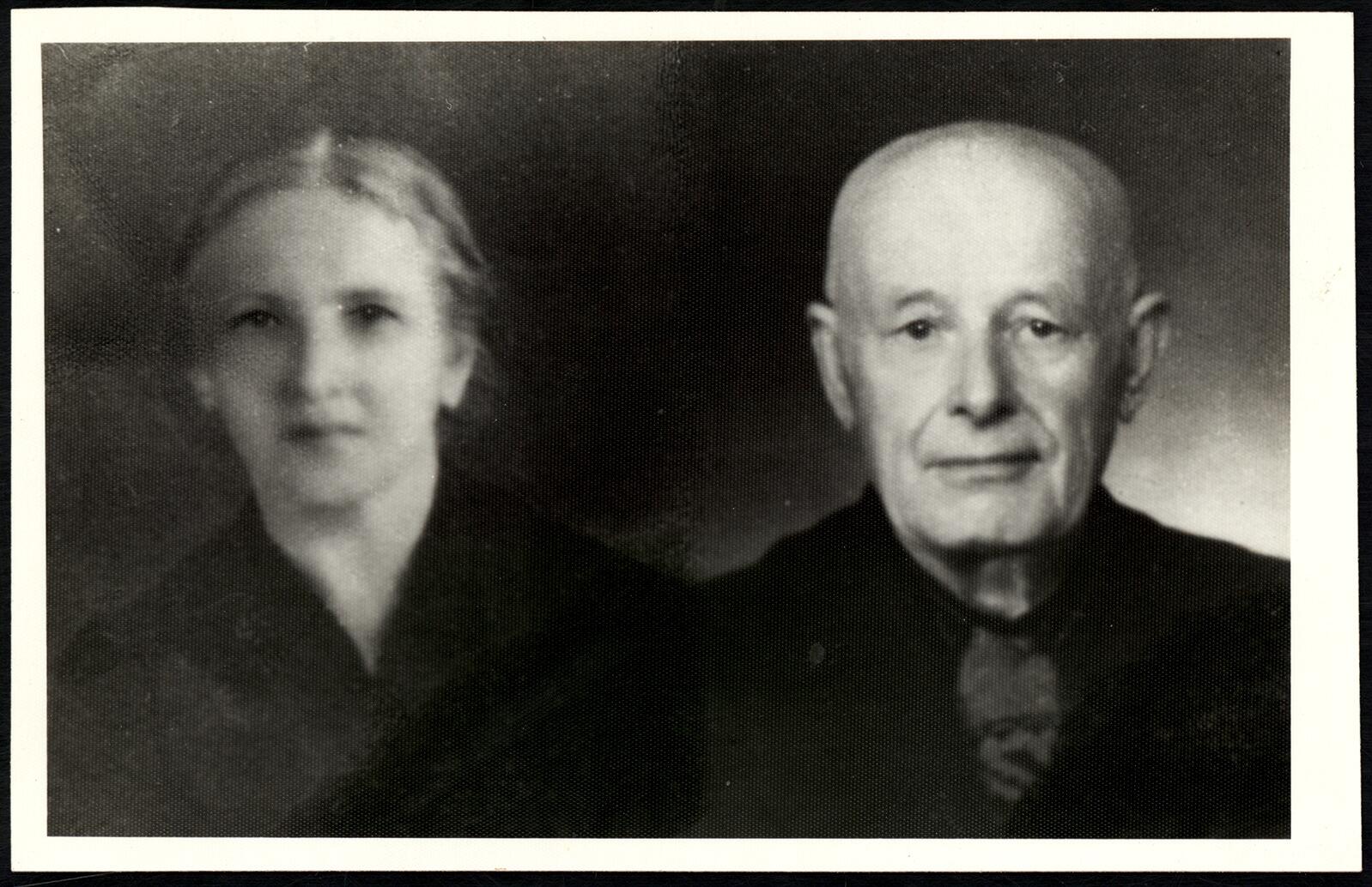 Ona ir Aleksandras Stulginskiai, vėl susitikę po daugiau nei dešimtmetį trukusio atskyrimo. SSRS, Sibiras, XX a. 1954–1956 m.