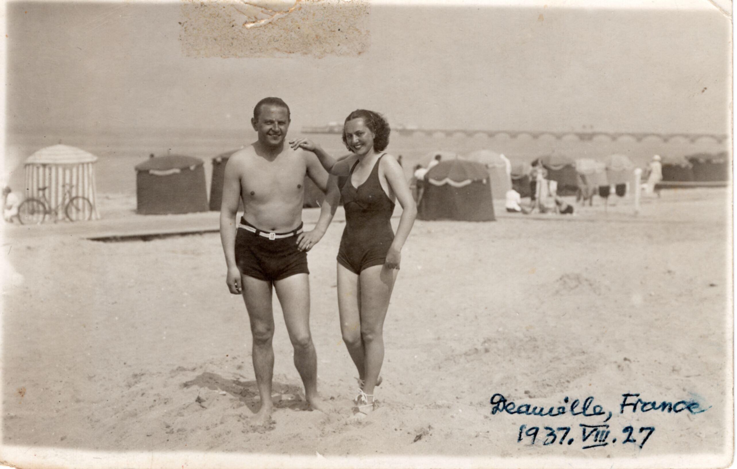Kritikas, vertėjas B. Raila su žmona. 1937 08 27. Maironio lietuvių literatūros muziejus