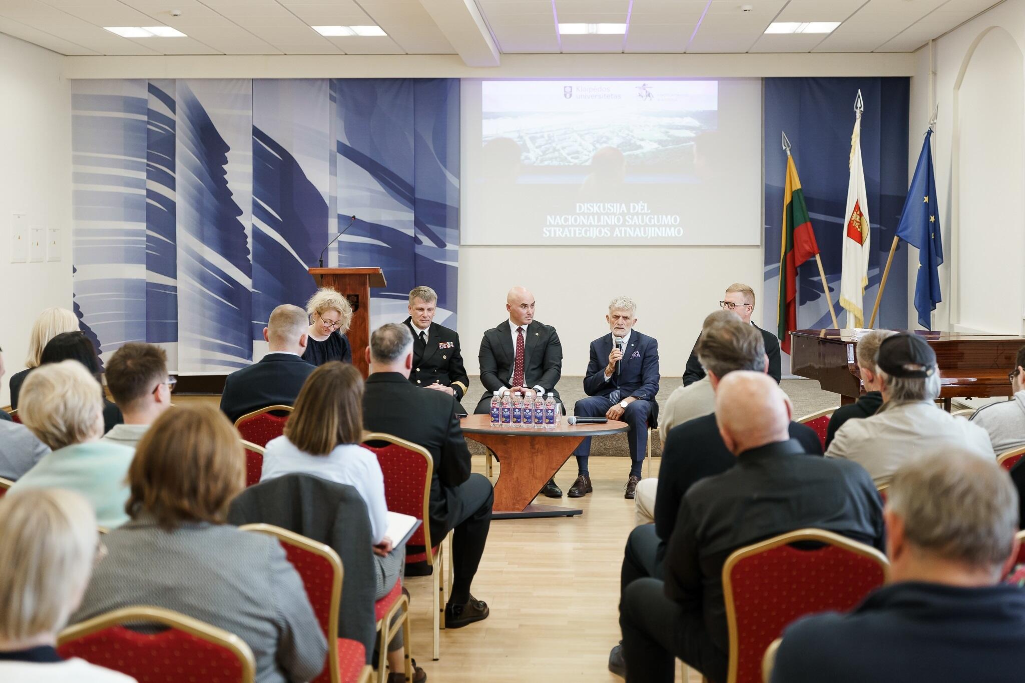Diskusija: Klaipėdoje vyko trečiasis viešųjų konsultacijų ciklo, skirto pasiruošti Nacionalinio saugumo strategijos atnaujinimui, renginys.