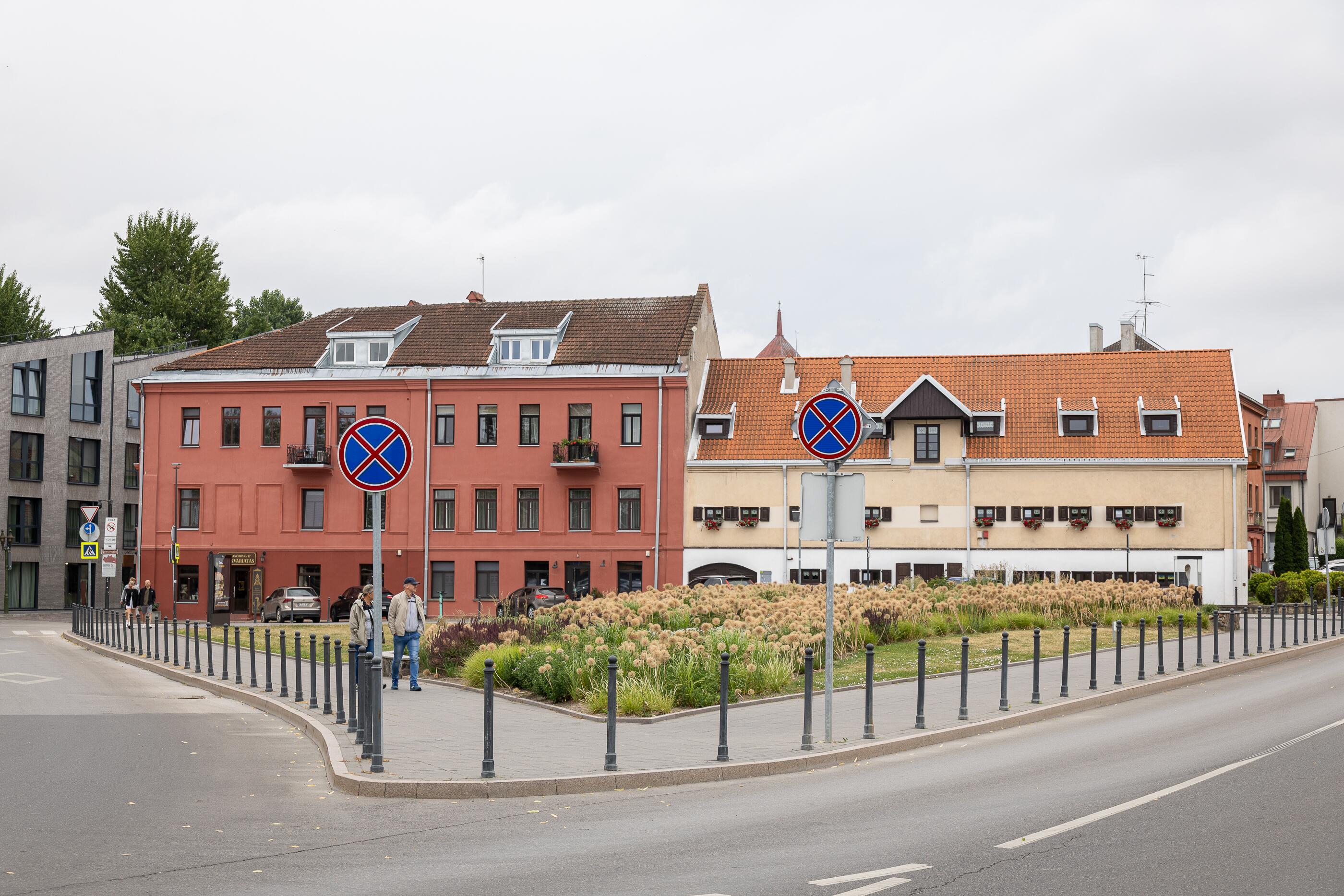 Pasikeis: Jonavos g. 1F atsiras naujas administracinis pastatas, o dabartinė Kauno pilies aikštelė turėtų tapti žaliąja oaze.