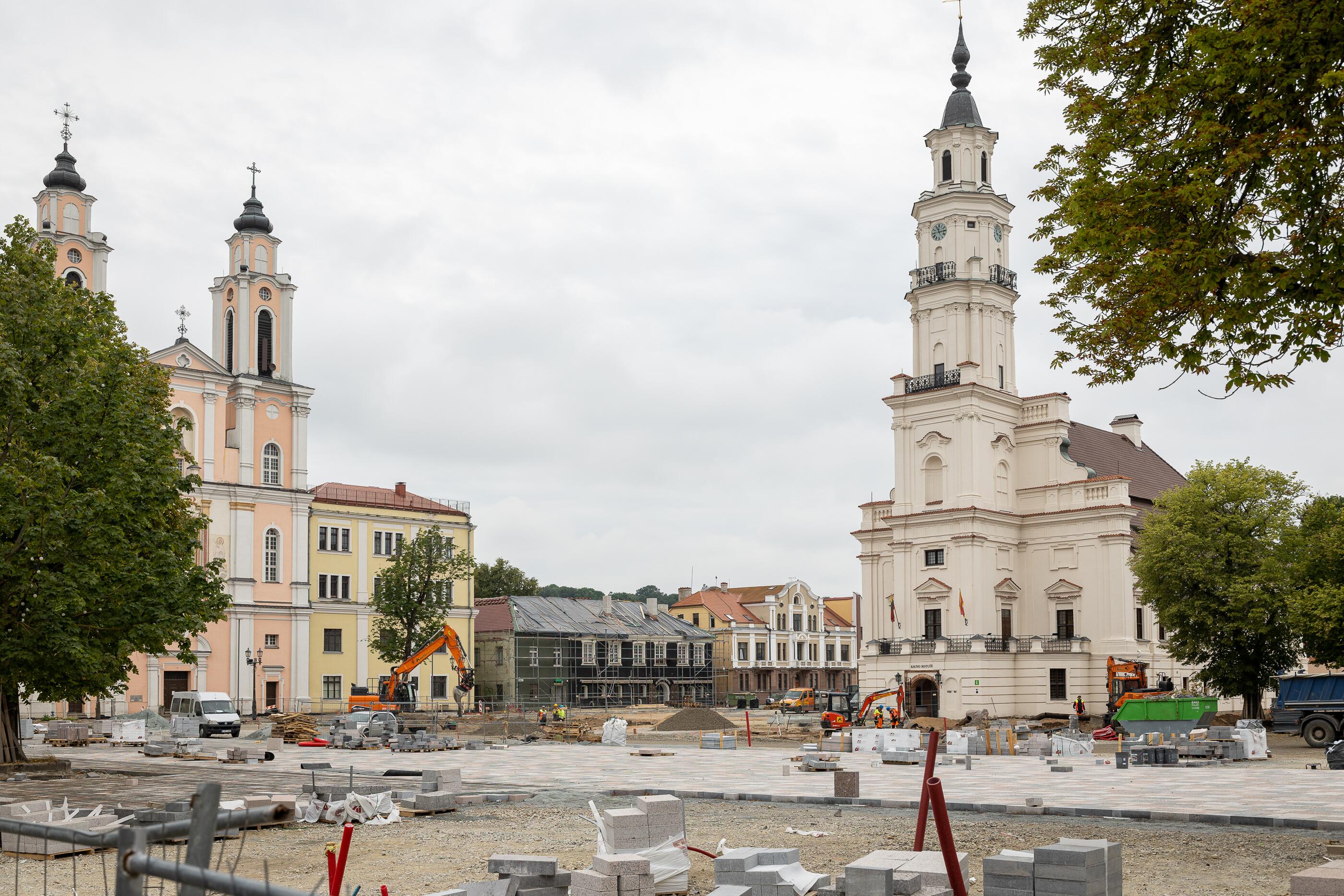 Užmojai: nors šiuo metu Rotušės aikštė iš pagrindų rekonstruojama, pakeistus detalųjį planą ateityje čia galėtų atsirasti požeminės automobilių stovėjimo aikštelės.
