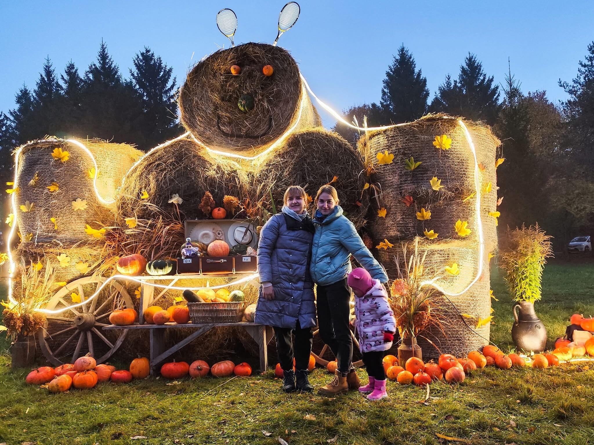 Moliūgai: vietos ūkininkai Helovino šventei į Maciuičių parką atgabena ne tik šieno, bet ir moliūgų dekoracijoms.