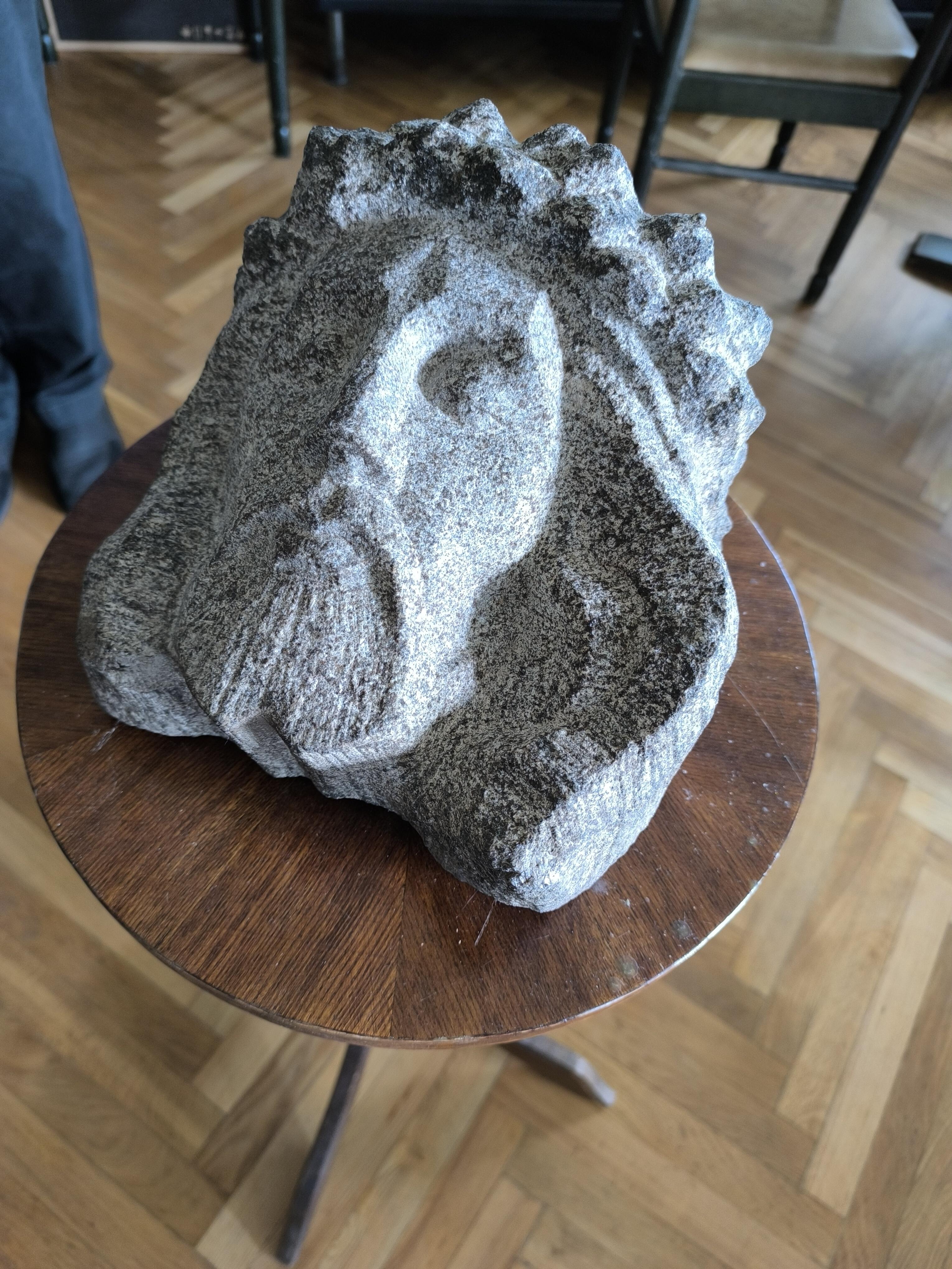 Jėzus: kol kas nežinoma, kas galėjo iškalti Dievo atvaizdą ir kurioje kapinių vietoje galėjo būti šis paminklas.