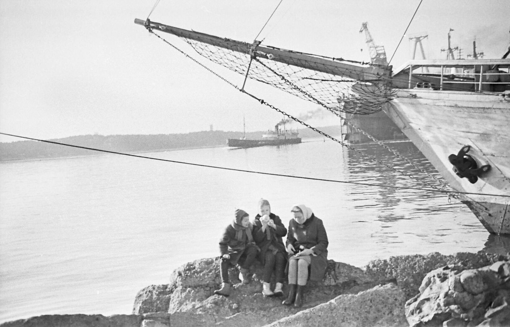 Prestižas: sovietmečiu, kai didžioji dalis piliečių skurdo, kai trūko ne tik maisto ir būtiniausių prekių, gera darbo vieta buvo aukso vertės.