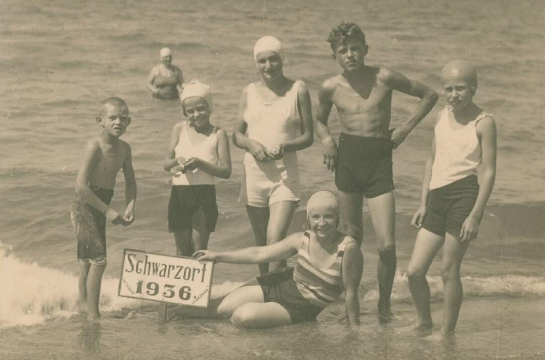 Sparčiai populiarėjanti Juodkrantė traukė ir poilsiautojus iš Kauno. Juodkrantė, 1936 m. Nacionalinis M. K. Čiurlionio dailės muziejus