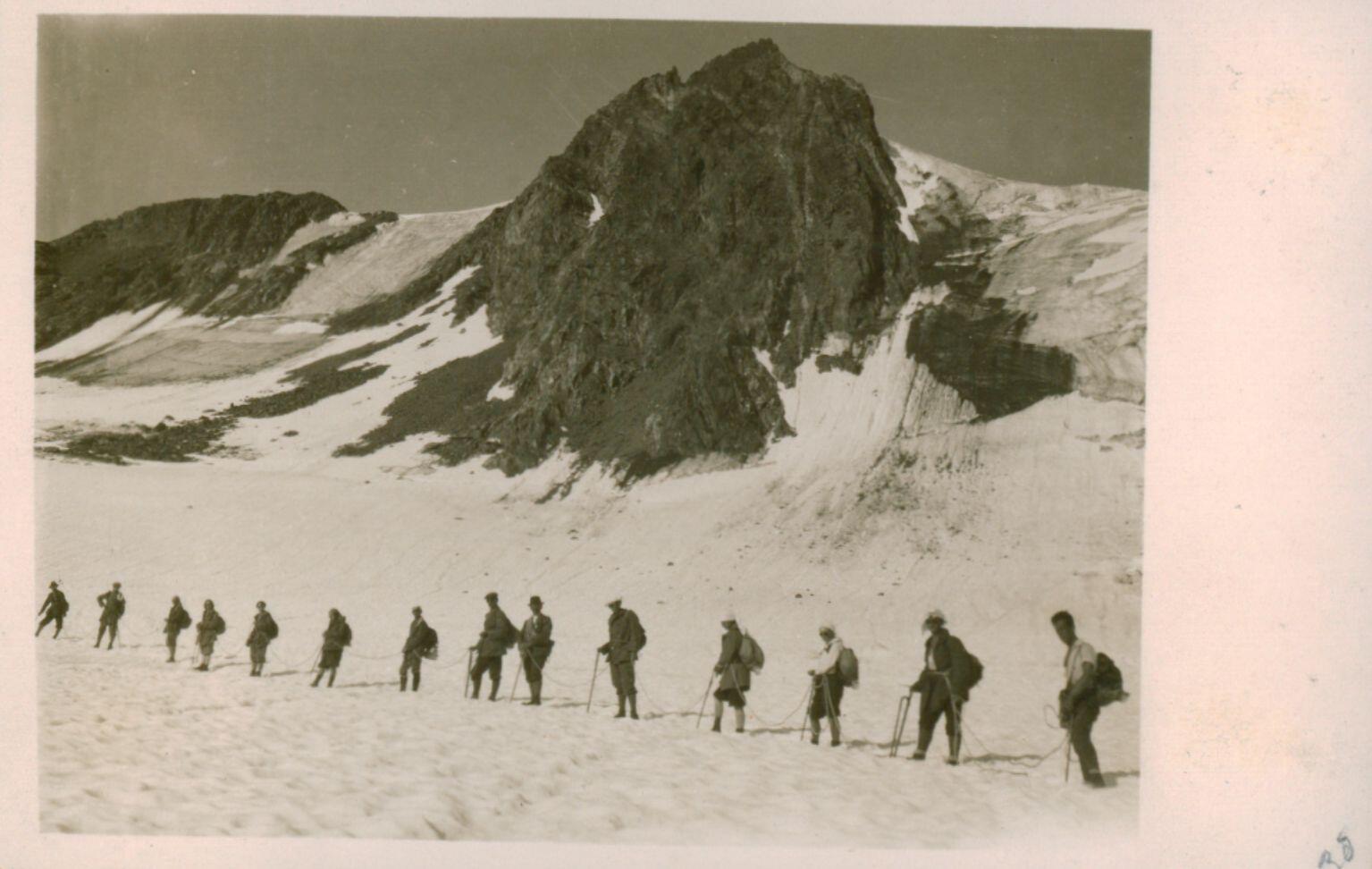 Ekskursantai iš Lietuvos Tirolio Alpėse. 1929 m. Maironio lietuvių literatūros muziejus