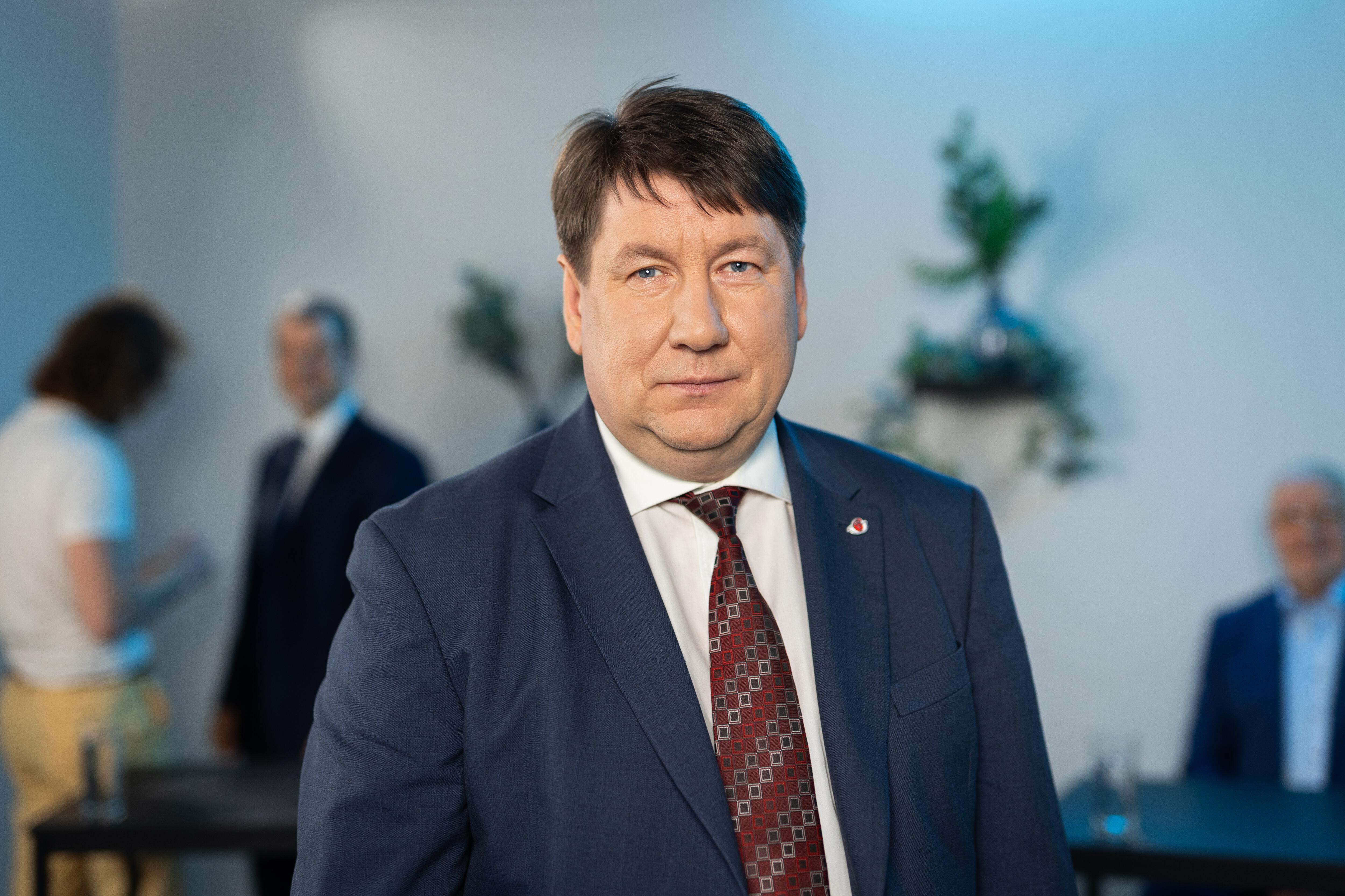 Paralelė: V. Mitrofanovas primena, kad M. Sinkevičius AT išteisintas, VTEK pripažintas kaltu. Tačiau ir prezidentą VTEK pripažino pažeidus įstatymą. Reikia atskirti atsakomybes – etikos ir teisines.