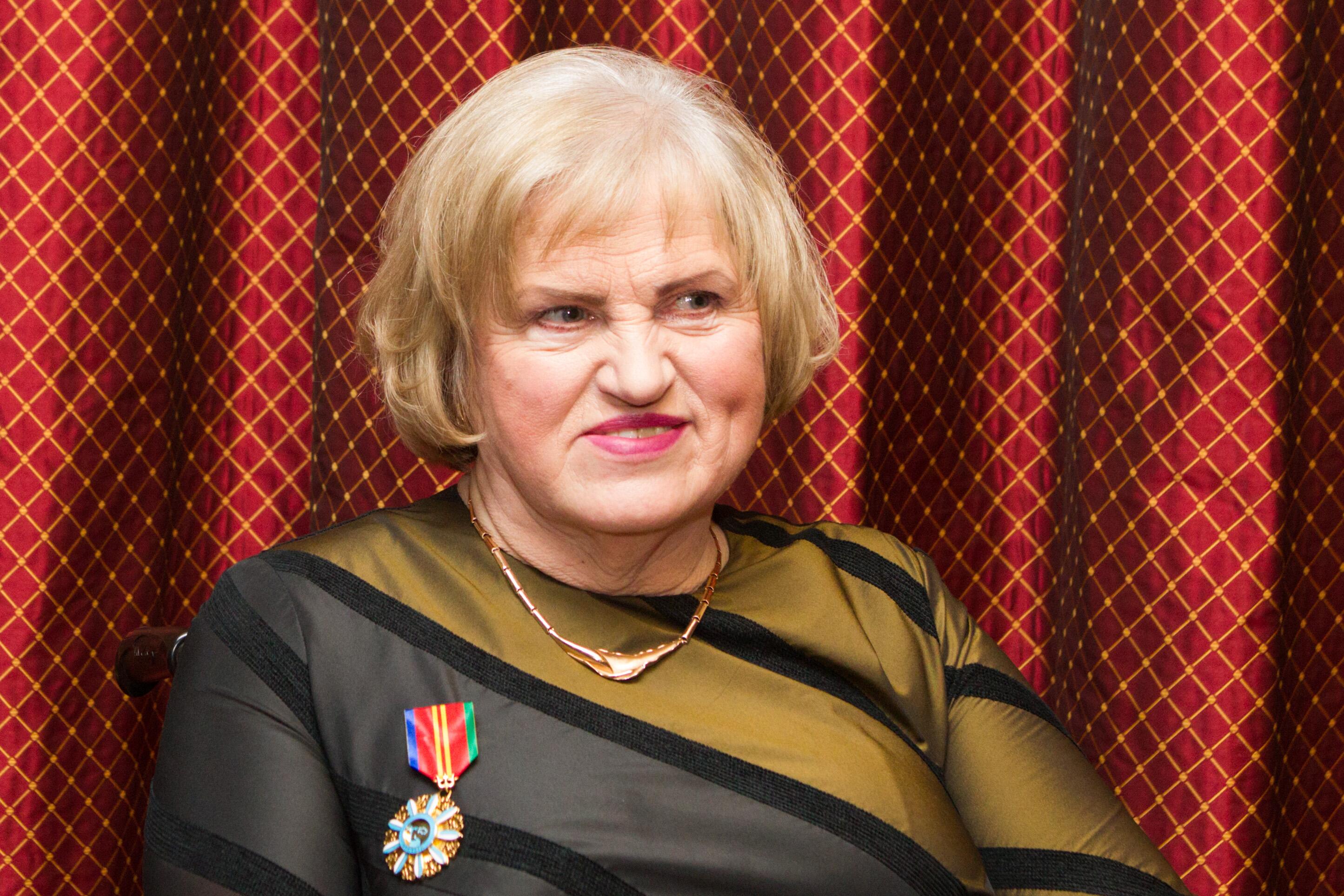 Kontrastai: pirmoji premjerė K. D. Prunskienė į istoriją įėjo ir kaip gintarinė ledi, tiesusi Lietuvai kelius į pasaulį, ir kaip sutartis su V. Putino partija pasirašinėjusi Rusijos kunigaikštienė.