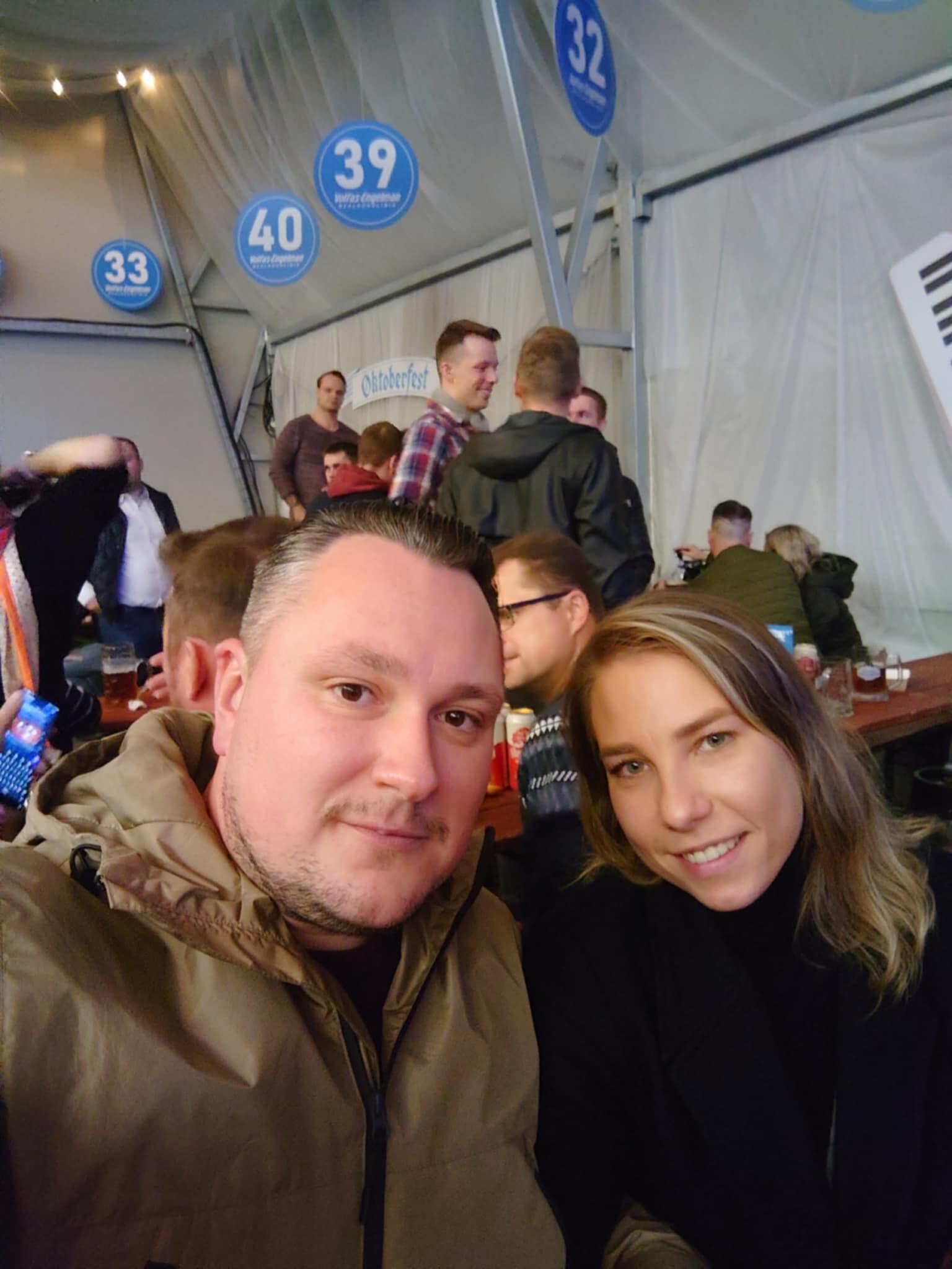 Marius Žukauskas su žmona Kauno „Oktoberfeste“