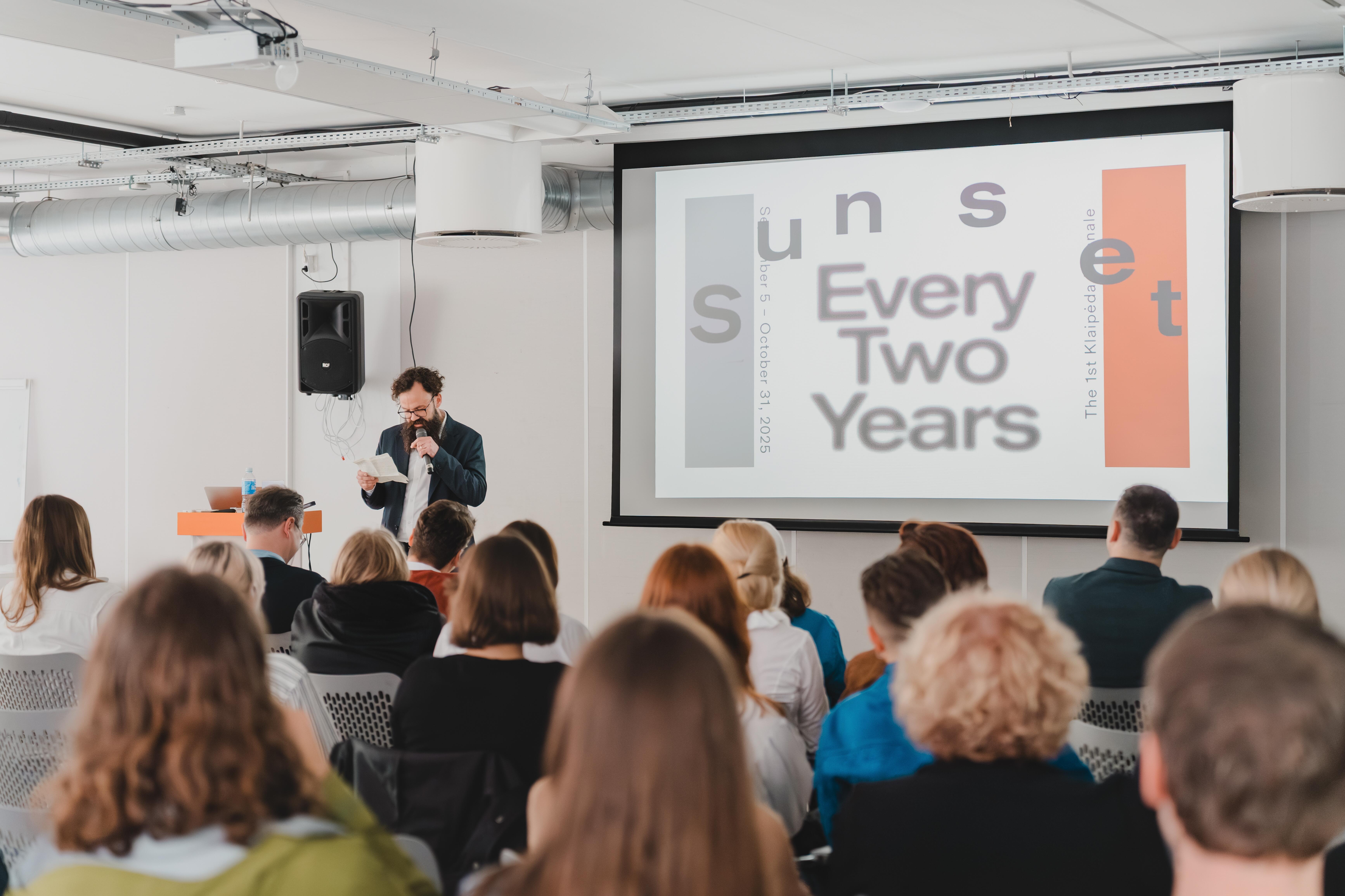 Nuotrauka iš bienalės simpoziumo: KKKC direktorius Liudas Andrikis