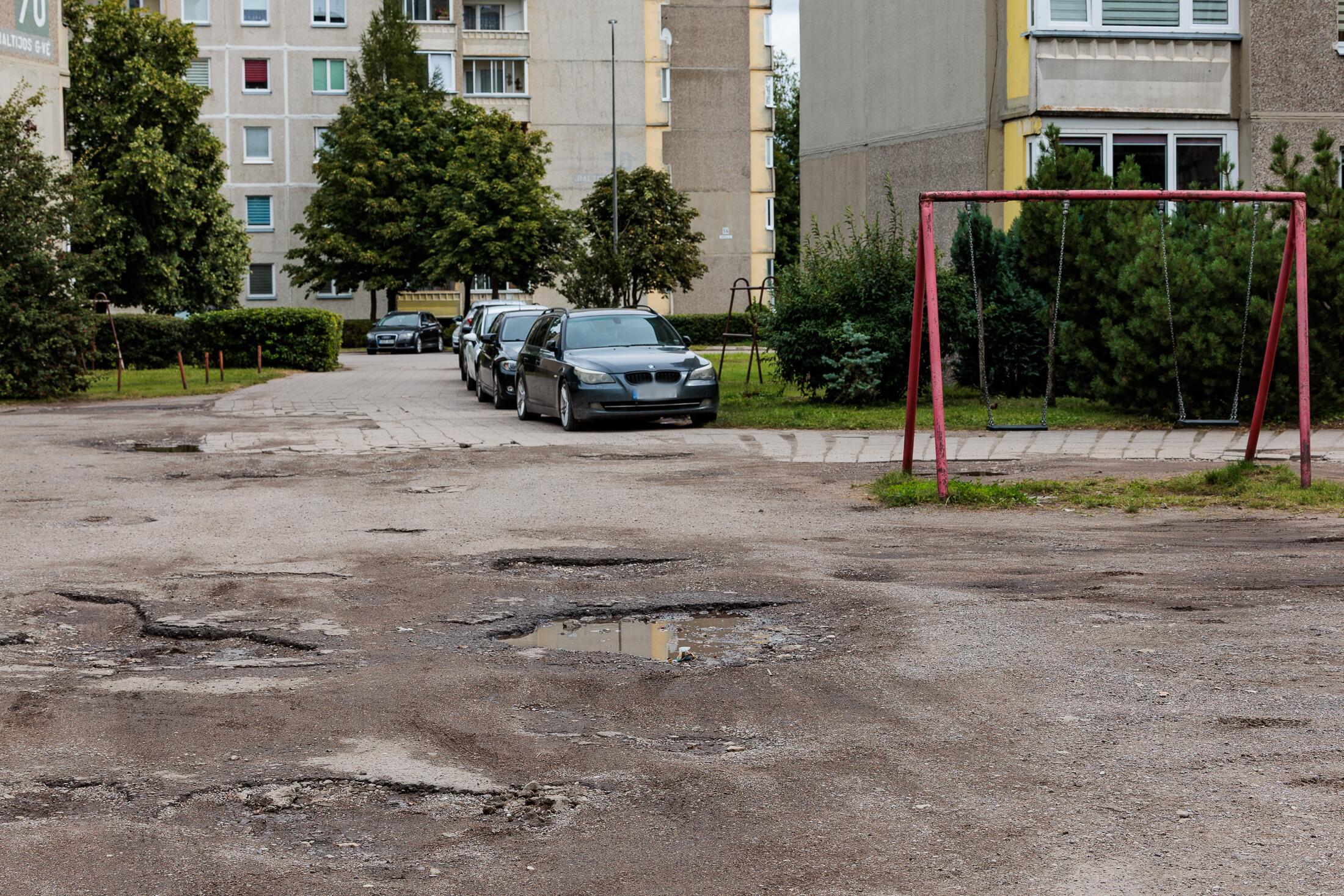 Teritorija: gatvelė – kiemų teritorijoje, todėl gyventojai turėtų dalyvauti specialiose programose, tik taip miestas galės iš dalies finansuoti remontą.