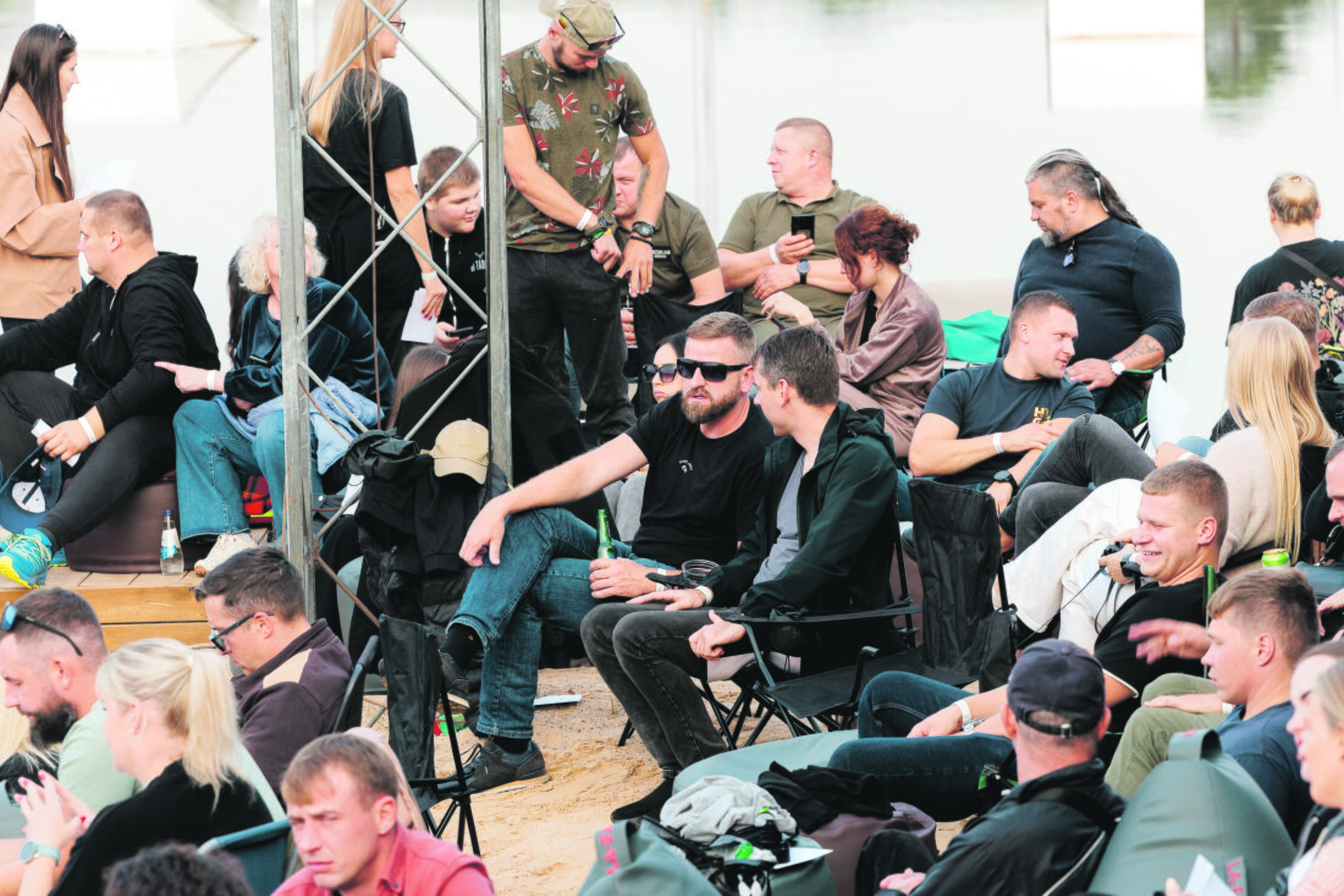Publika: pokalbyje dalyvavo skirtingo amžiaus klausytojai – nuo senelių iki paauglių, kuriuos atlydėjo tėvai.