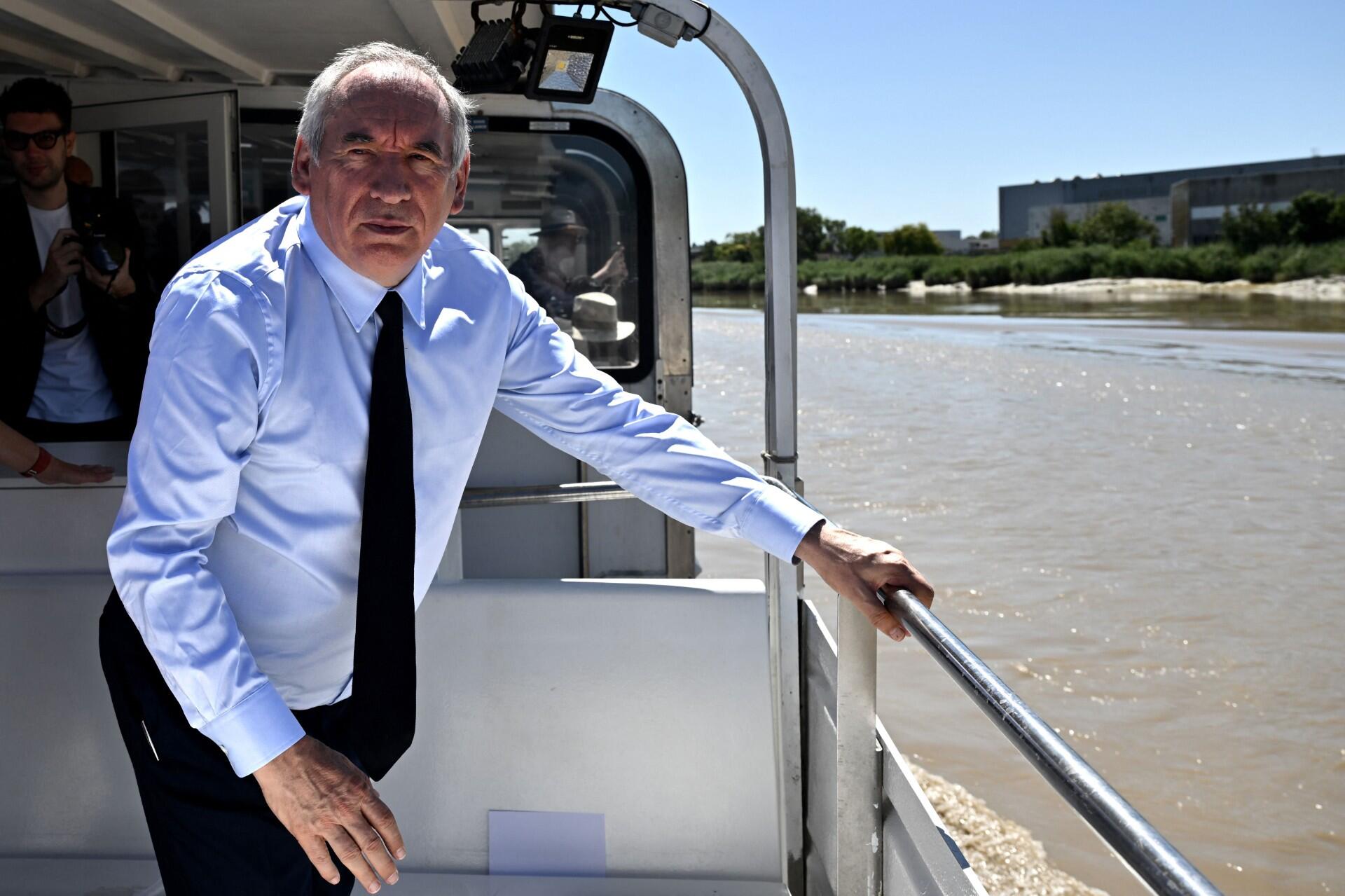 Amžius: pernai gruodį Prancūzijos premjeru tapęs 74-erių Francois Bayrou – vyriausias amžiumi ES šalies premjeras. Politikoje jis nuo 1974 m., kai nemažai dabartinių ES premjerų dar buvo vaikai, o kai kurie ir dar negimę.