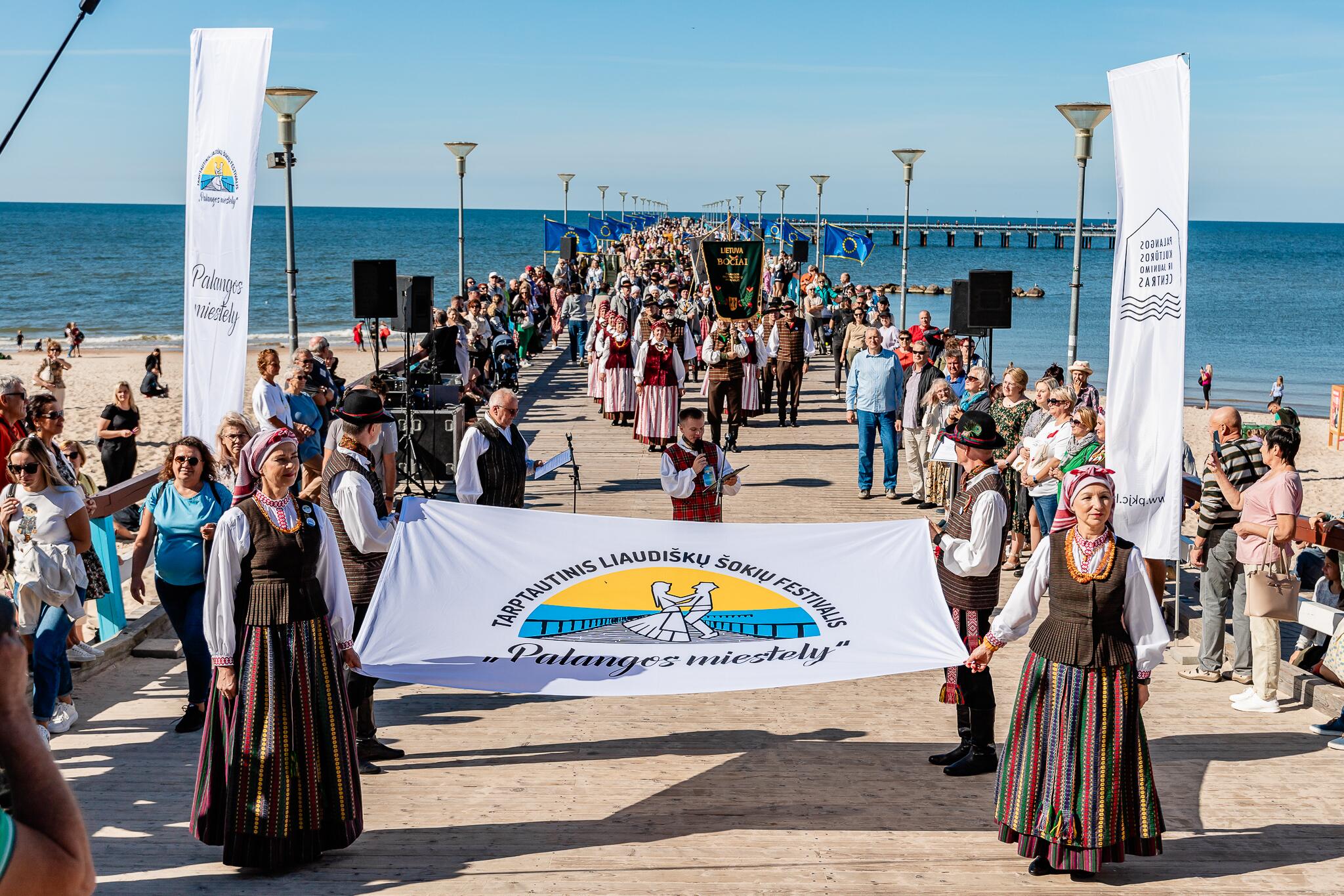 Pakvietęs į tarptautinį festivalį „Palangos miestely“, kurortas šį savaitgalį tapo šokio entuziastų iš visos Lietuvos ir kaimyninių šalių traukos vieta.