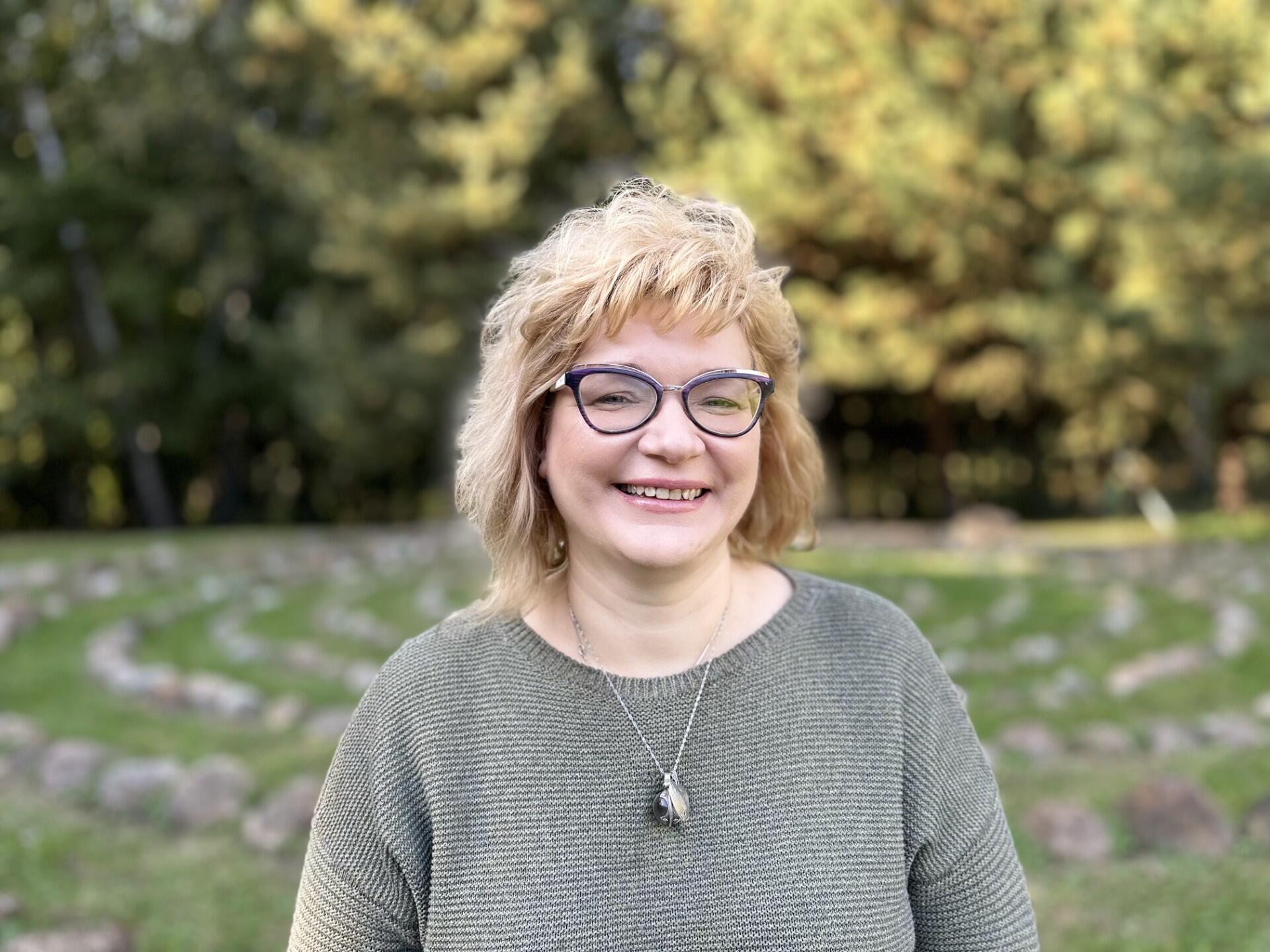 Išsilavinimas: R. Janulevičienė Portugalijos Anne Ancelin Schutzenberger tarptautinėje transgeneracinės terapijos mokykloje yra įgijusi I lygio psichogenealogės ir transgeneracinės terapijos praktikės diplomą.