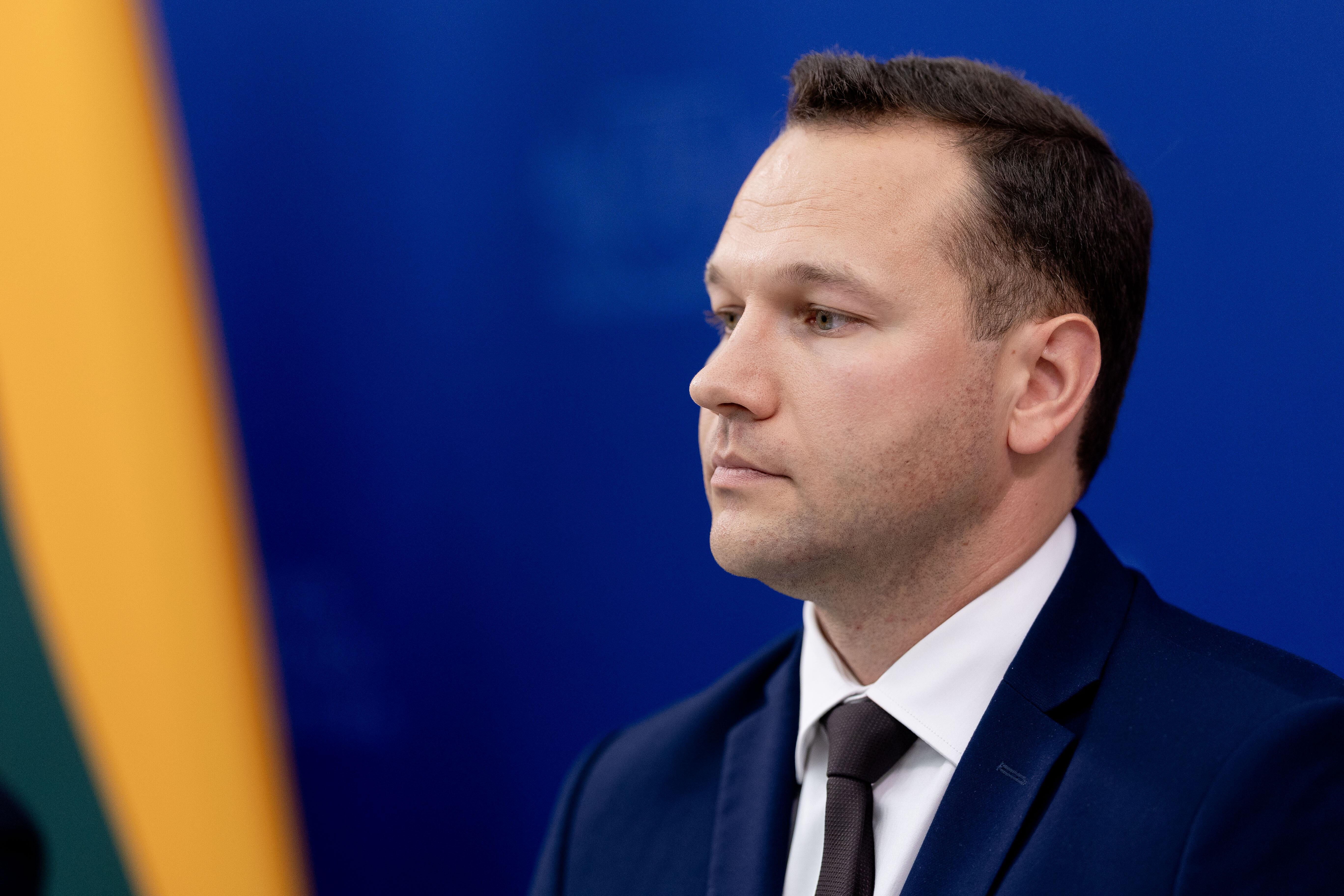 Pasirinkimas: „Nepažįstu to žmogaus, tikrai. Edvinas, berods. Jis – ministerijos darbuotojas.“, – pretendentą į ekonomikos ir inovacijų ministrus E. Grikšą pristatė I. Ruginienė.