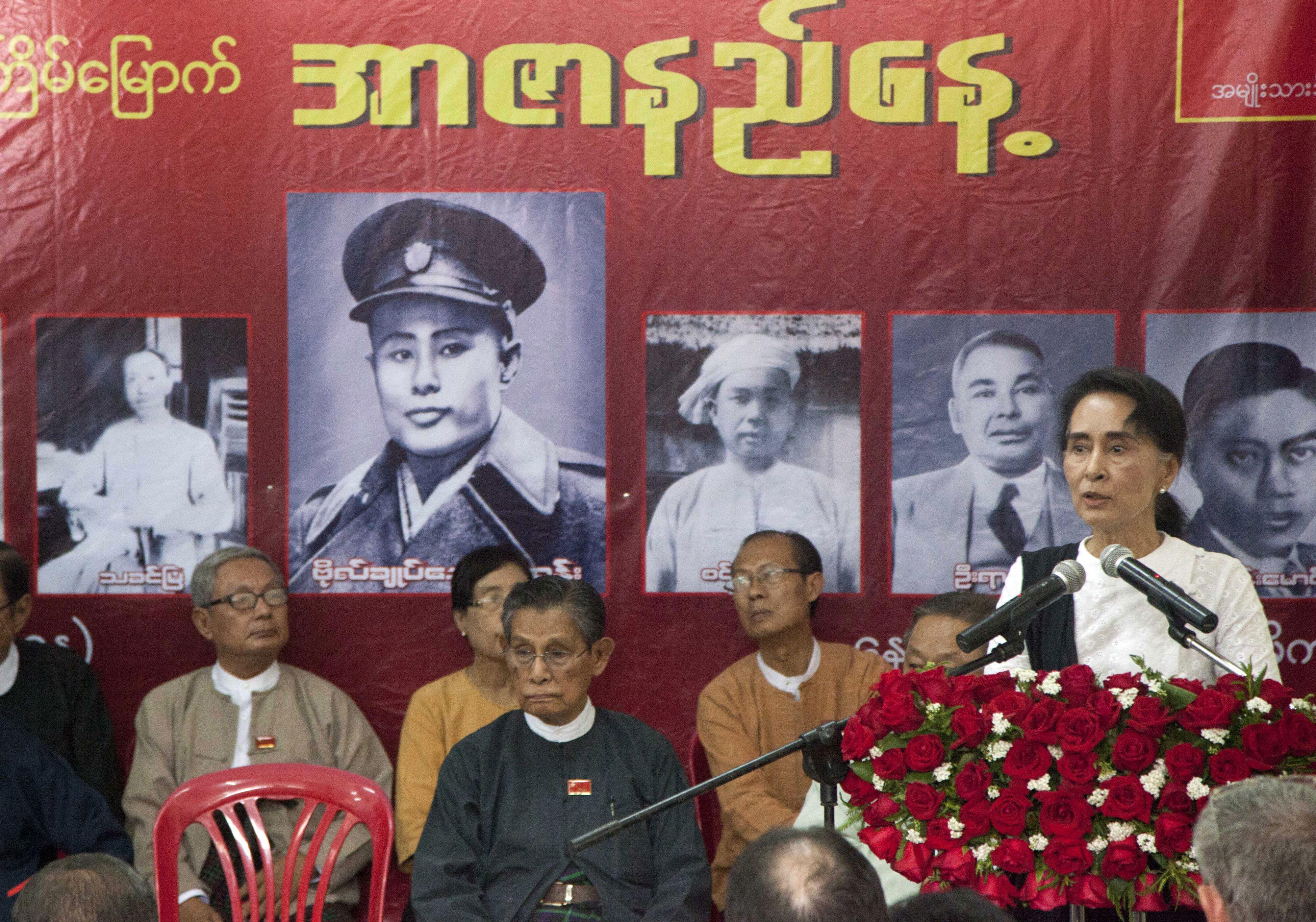 Pasekėja: Aung San Suu Kyi tėvas Aung San buvo dar spalvingesnis veikėjas už savo dukrą. Jis ir Birmos komunistų partiją įkūrė, ir su japonais kolaboravo, ir į britų pusę galiausiai perėjo, ir pirmuosius rinkimus laimėjo.