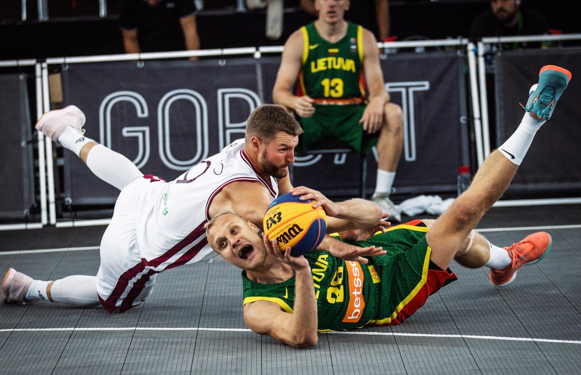 Kaimynai: finale lietuviai 21:17 nugalėjo latvius.