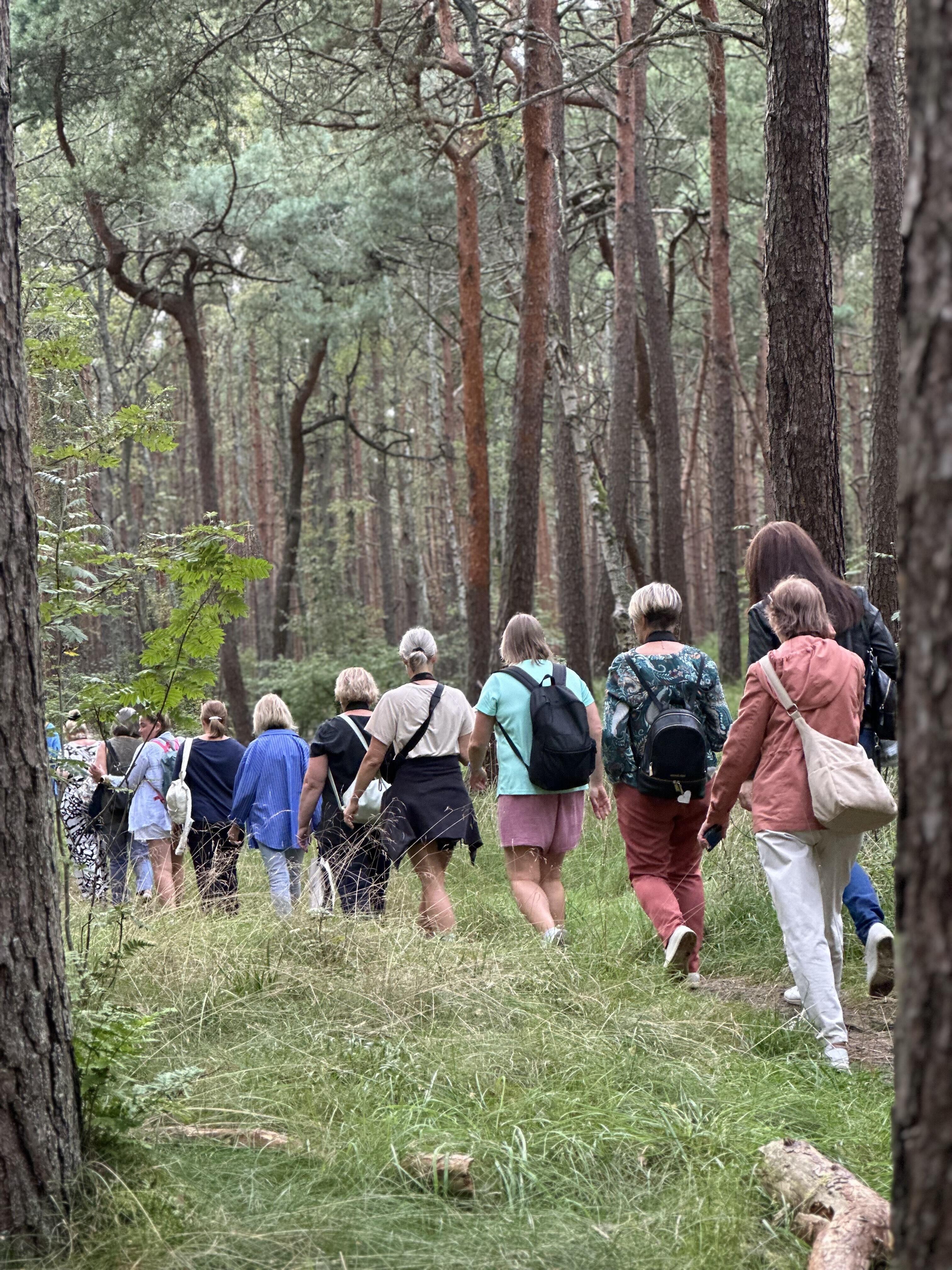 Susidomėjimas: edukacijos apie gamtą pritraukia vis daugiau dalyvių – žmonės nori sužinoti kažką naujo.