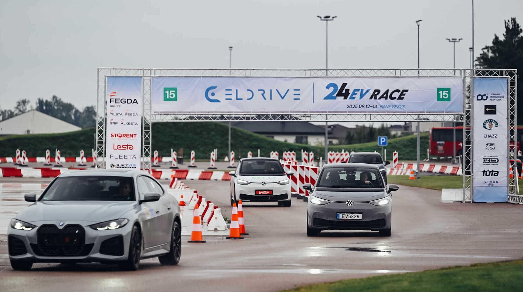 Varžovai: jėgas išmėgino vienuolika komandų.