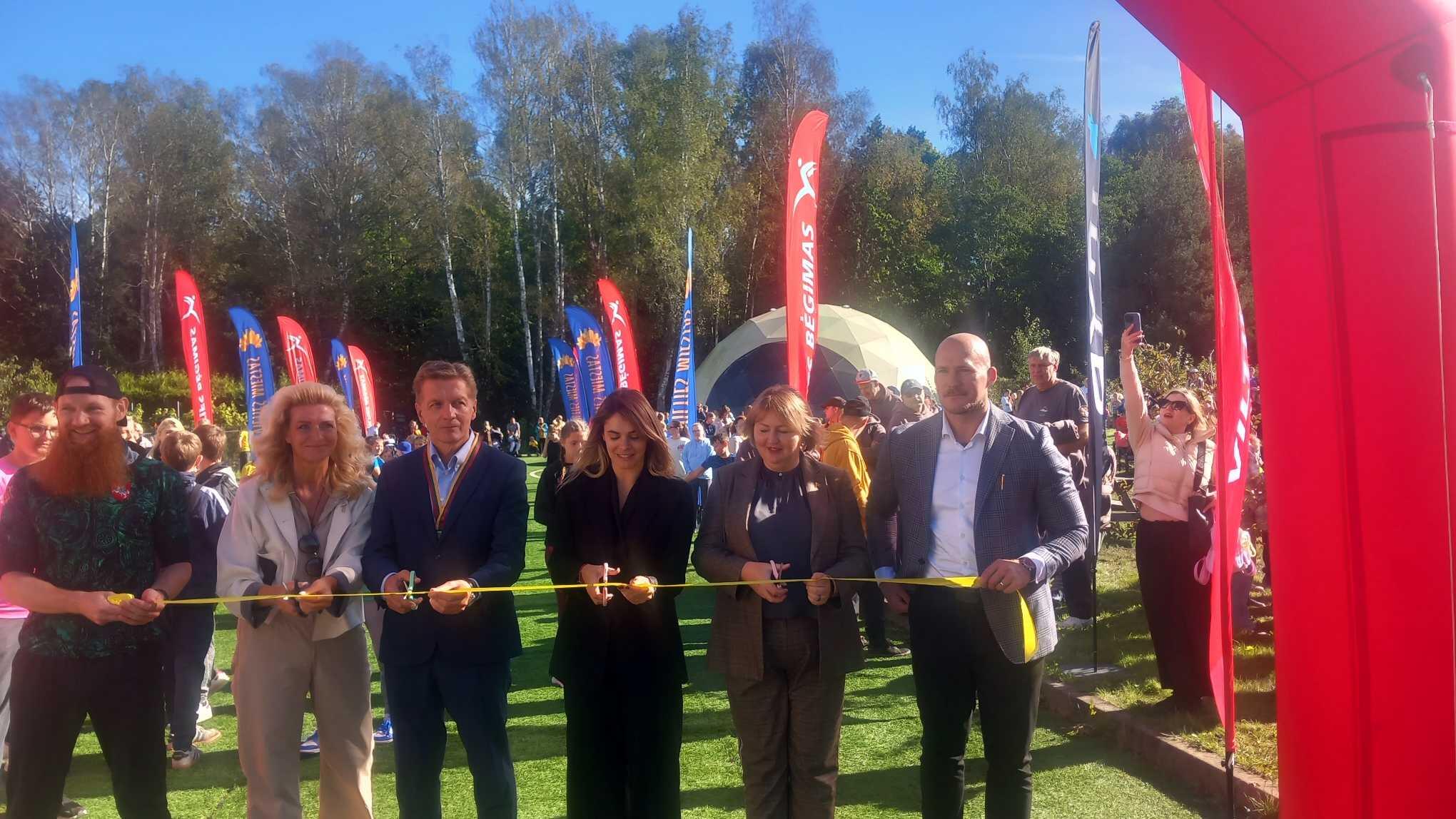 Ceremonija: bėgimo pradžią paskelbė renginio iniciatoriai ir svečiai.
