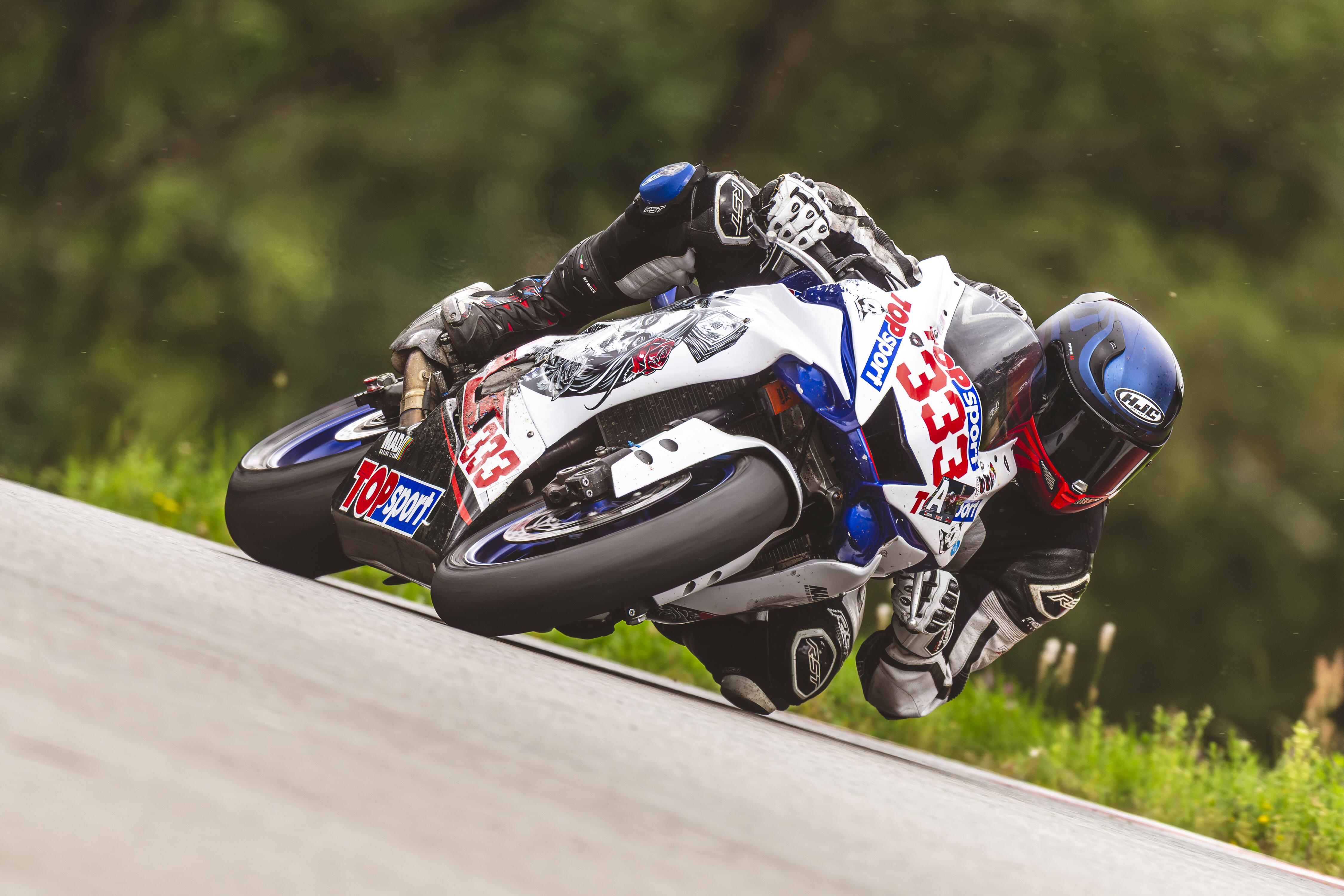 Kaina: į aprangą, padangas ir motociklą L. Kadys investuoja tūkstančius eurų.