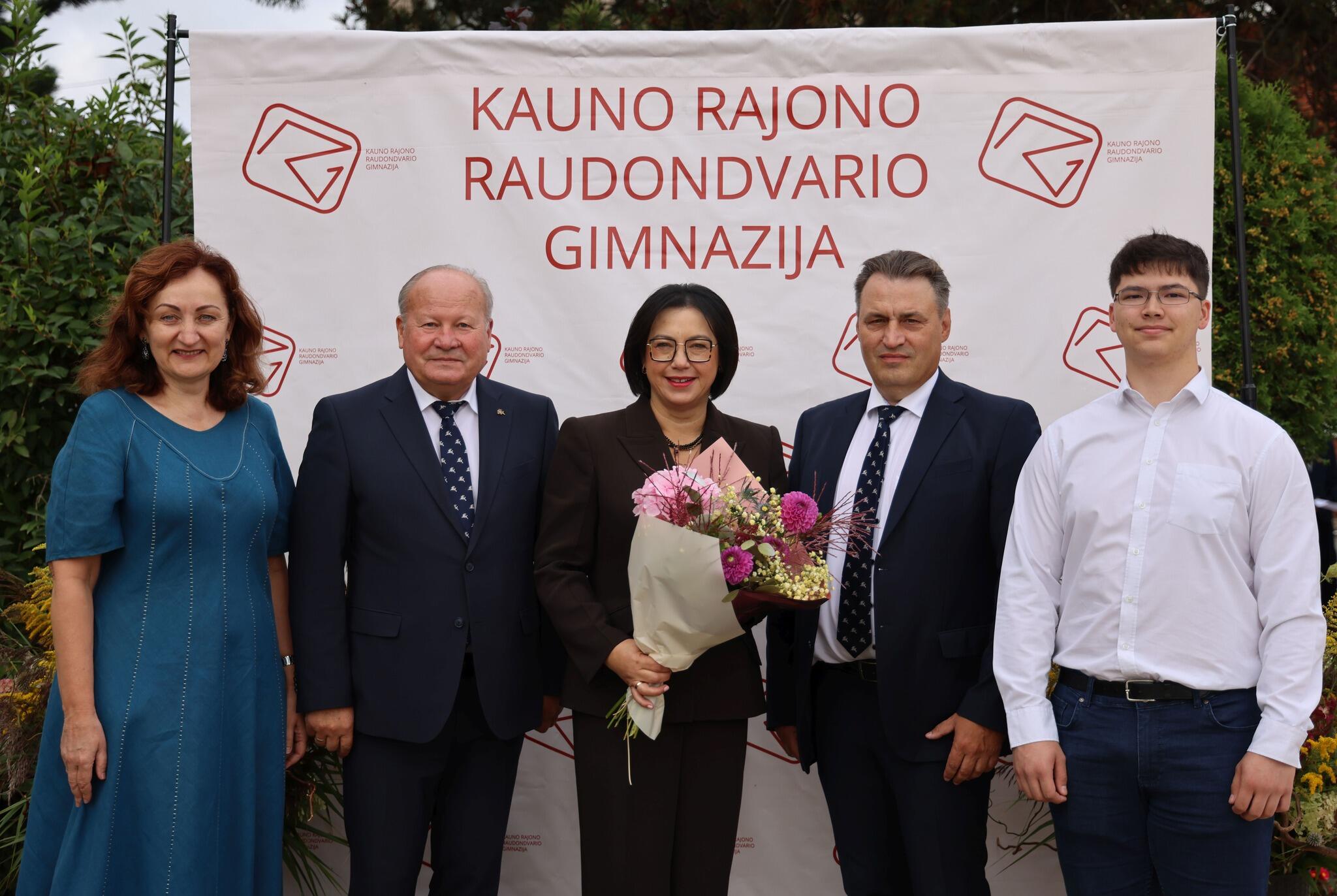 Dėmesys: Raudondvaryje Mokslo ir žinių dienos šventėje apsilankė ir ministrė R. Popovienė.