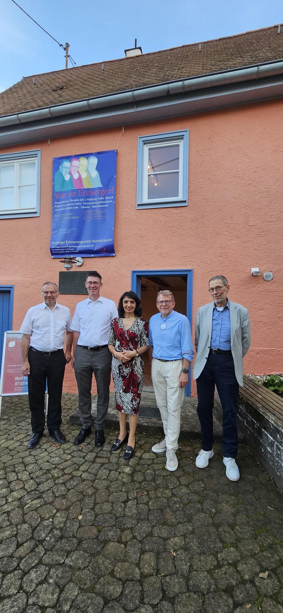 Susitikimas: EP narys N. Linsas, istorikas dr. Ch. Dowe, Badeno-Viurtembergo žemės parlamento pirmininkė M. Aras, Miunsingeno meras M. Muenzingas, EP narys prof. L. Mažylis.