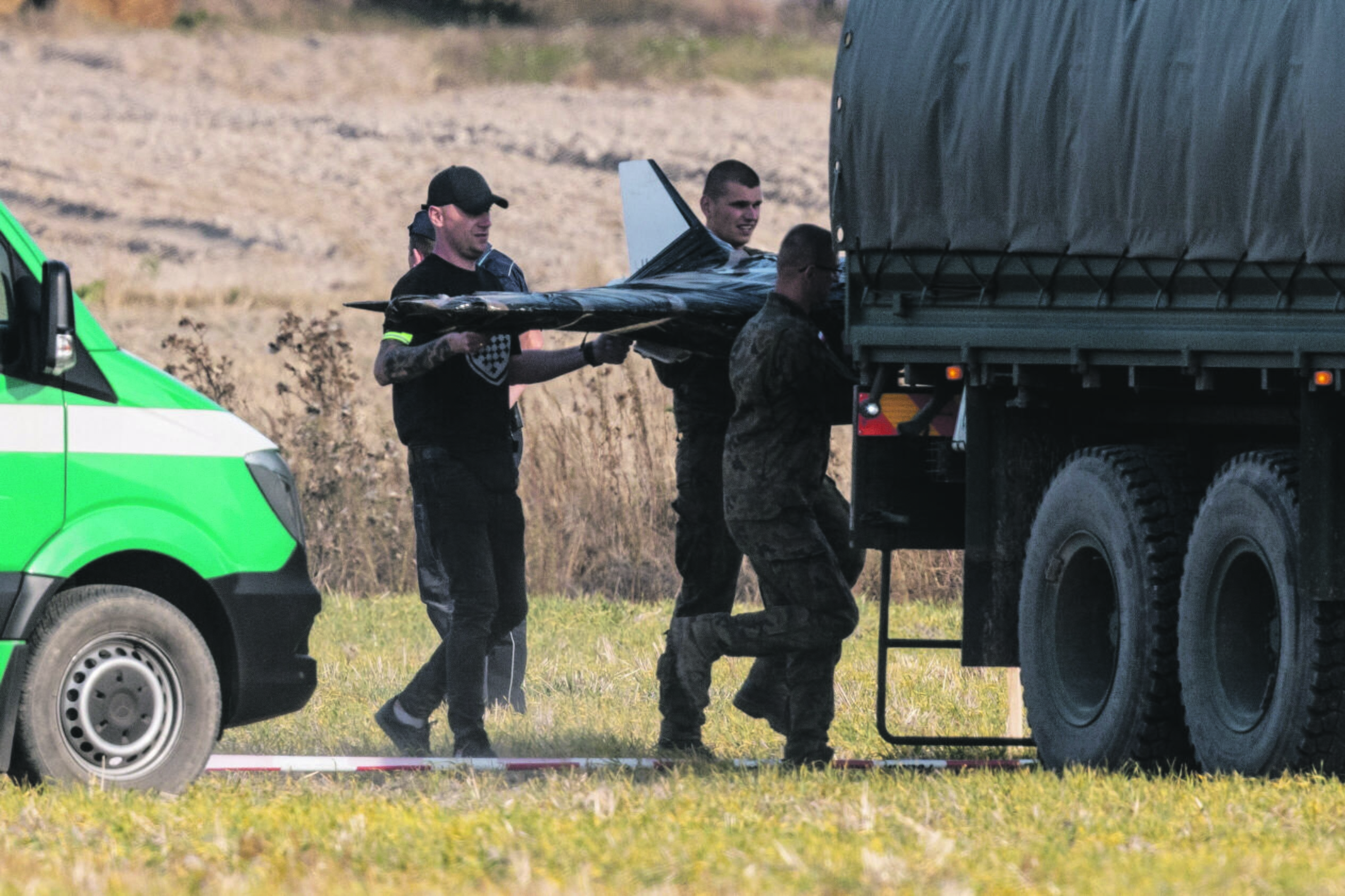 Pradžia: pirmą kartą NATO oro erdvėje, Lenkijoje, buvo neutralizuoti priešiškos valstybės bepiločiai. Tiesa, ne visi, bet ir šioje srityje patyrusiems ukrainiečiams to nepavyksta. 