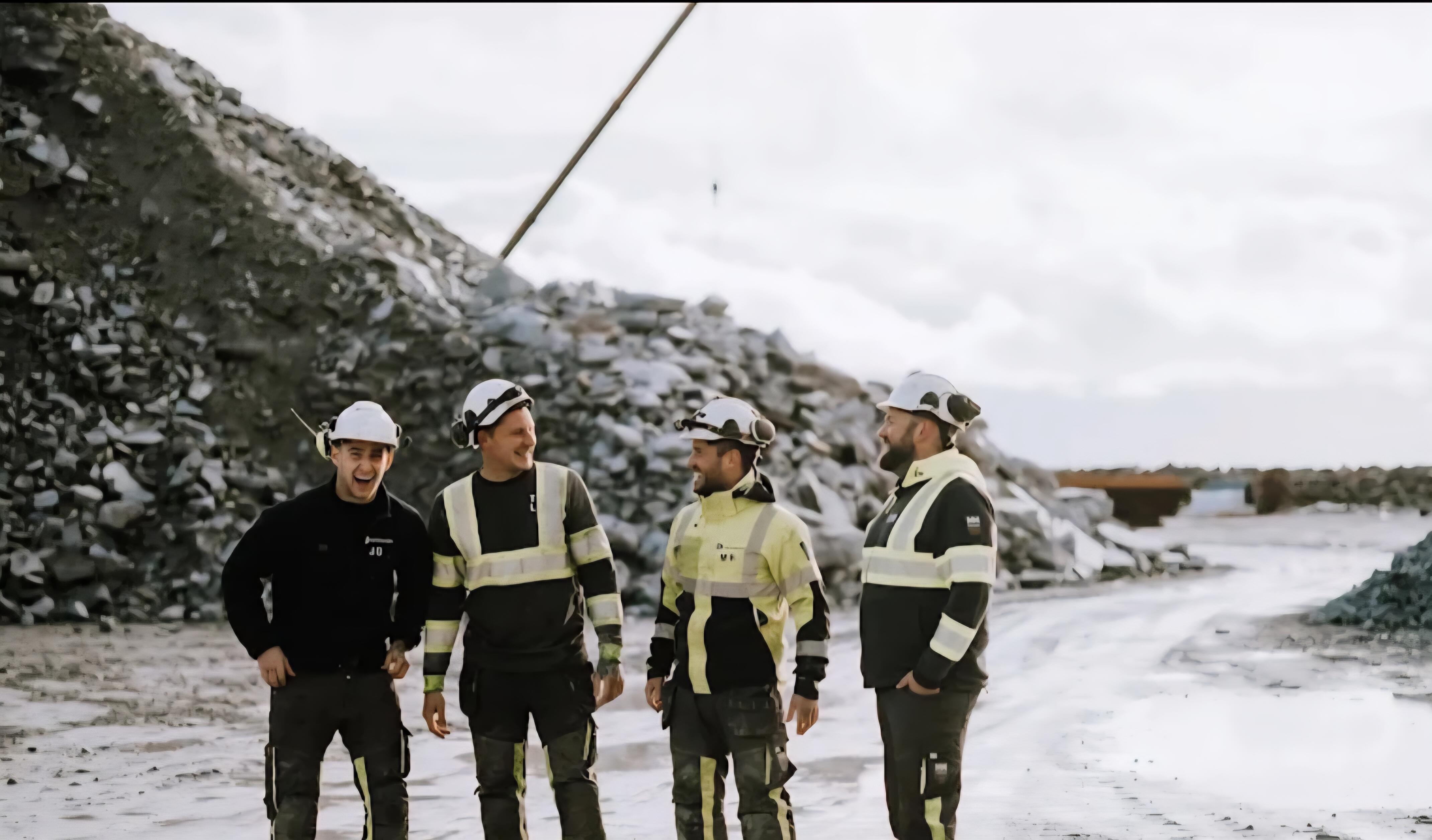 Stažas: T. Lenkšas (antras iš kairės) Norvegijoje dirbo prie sudėtingų infrastruktūros projektų: tiltų, užtvankų, lašišų baseinų statybų.