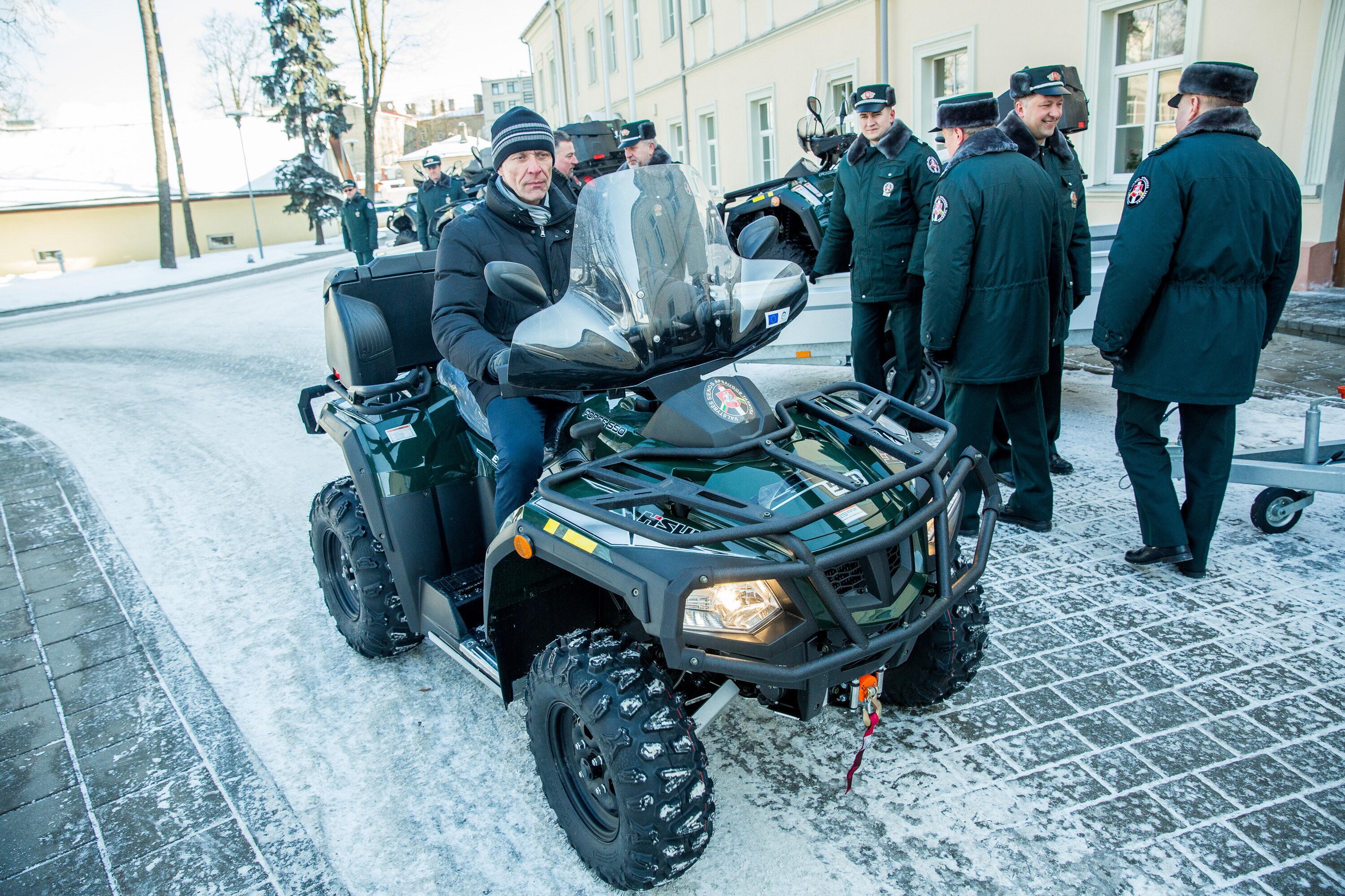Susizgribo: Švedijoje ilgai galiojo įstatymas, draudęs muitininkams stabdyti keleivius, gabenančius įtartinus krovinius, bet rugsėjį jis buvo atšauktas.