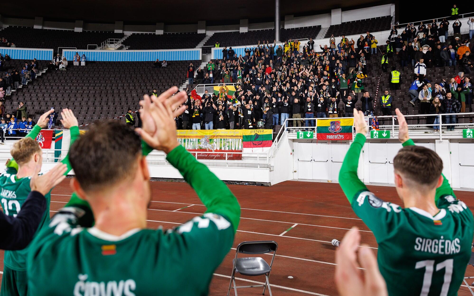 Palaikymas: mačą Helsinkio olimpiniame stadione stebėjo 15 819 žiūrovų, tarp jų itin aktyvūs buvo Lietuvos sirgaliai.