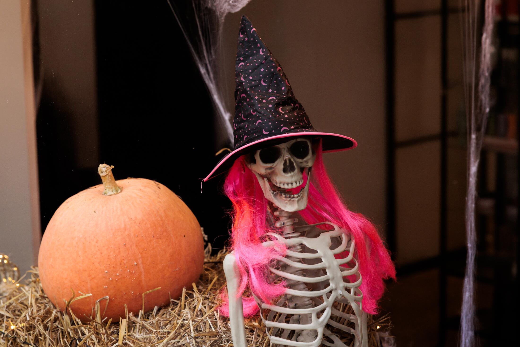 Ypatybė: Helovino šventimas neapsieina be šiurpą keliančių ir apie mirtį primenančių dekoracijų.