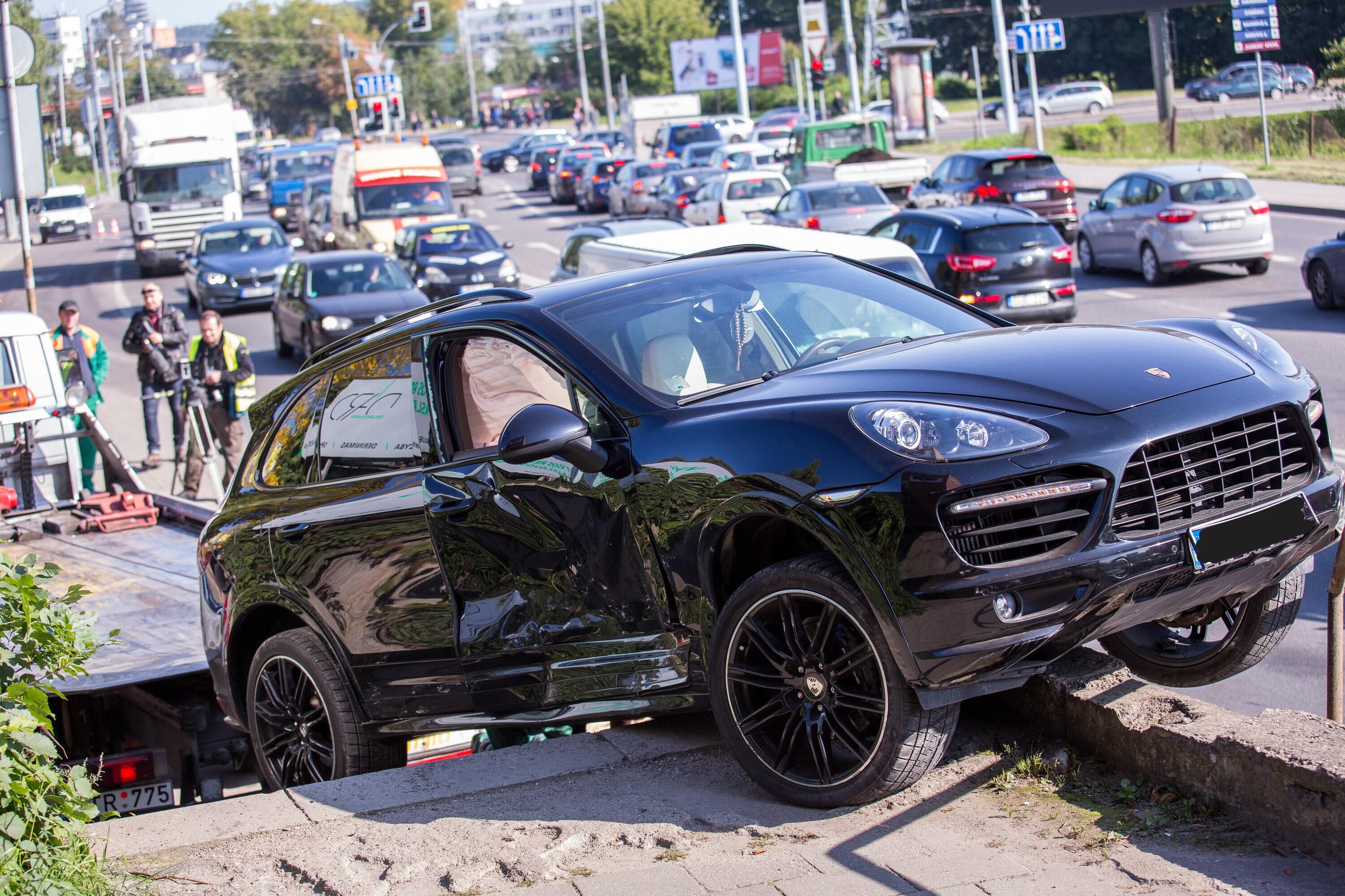 Dinamika: „Porsche“ pakanka vos 5 sek., kad pasiektų iki 100 km/val. greitį, bet ne visi gali sutramdyti tokį žvėrį.