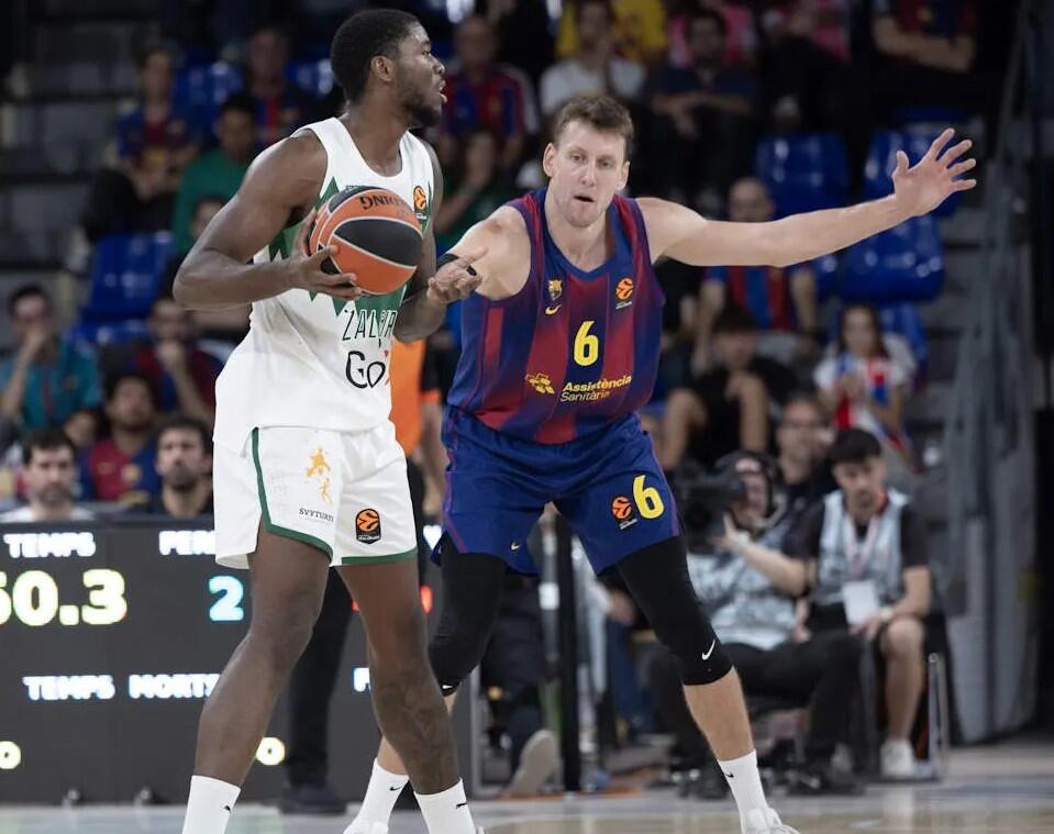 Lygiosios: M. Wrightas (kairėje) ir J. Vesely po septynis kartus atkovojo kamuolį.